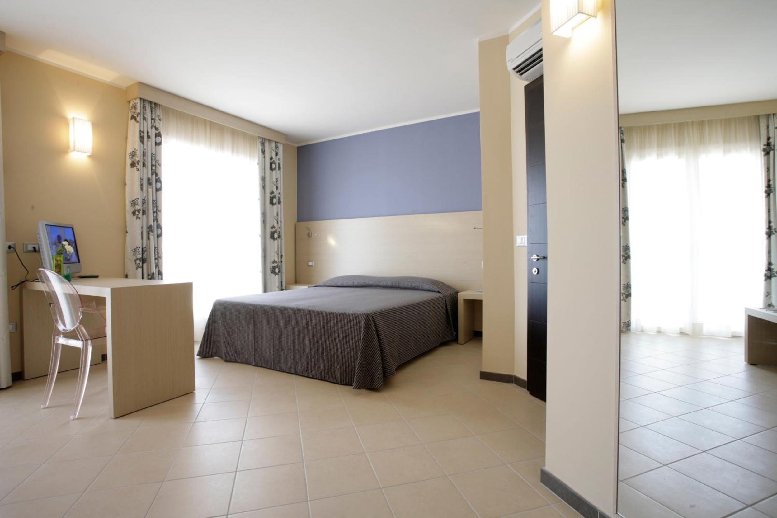 Superior Room with Terrace and Sea View - Photo 7