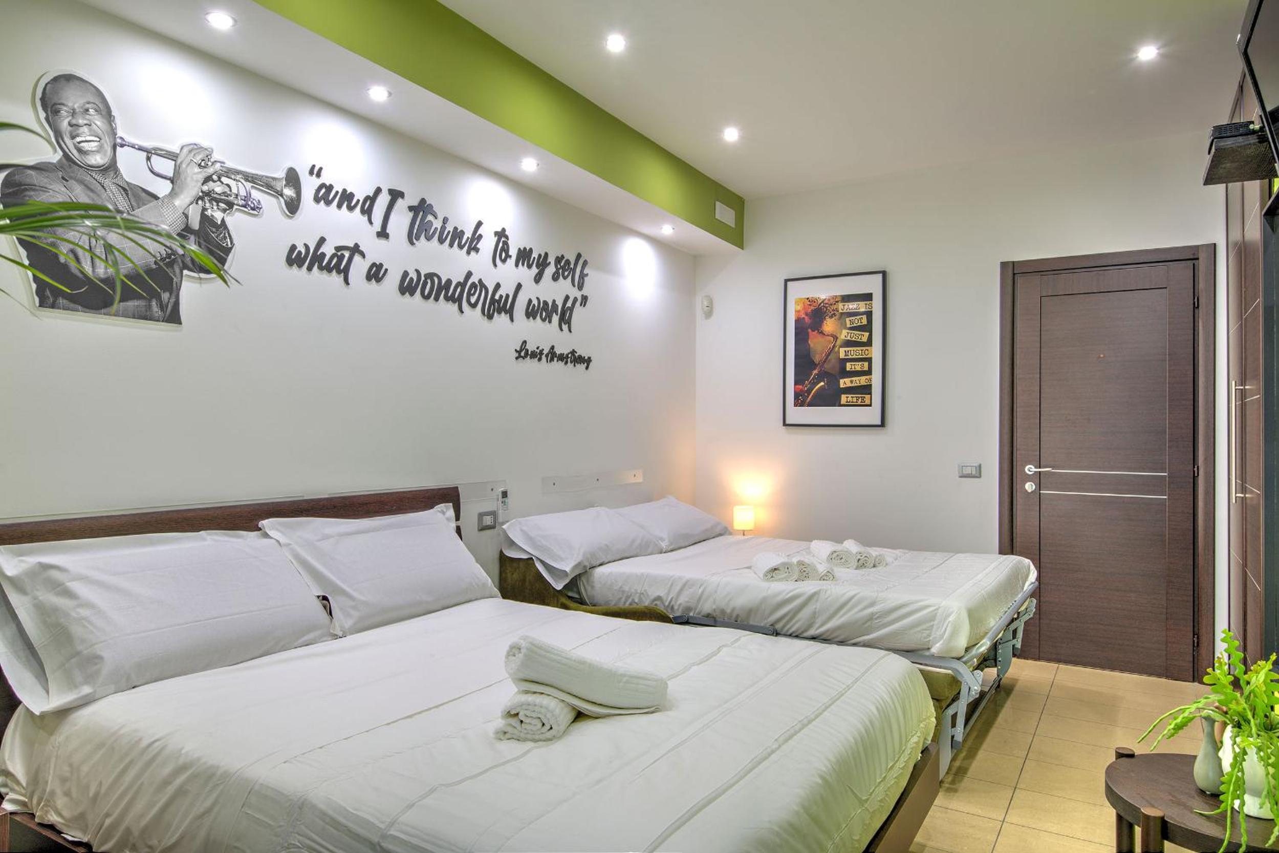 Junior Suite with Balcony - Photo 15