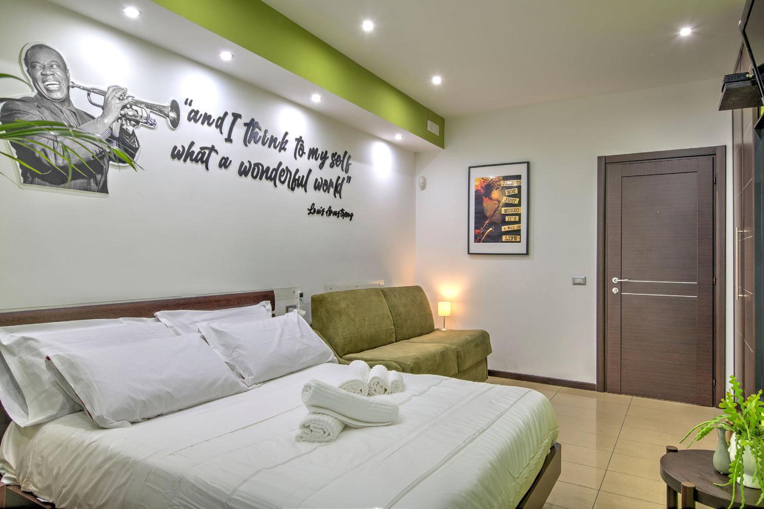 Junior Suite with Balcony - Photo 12