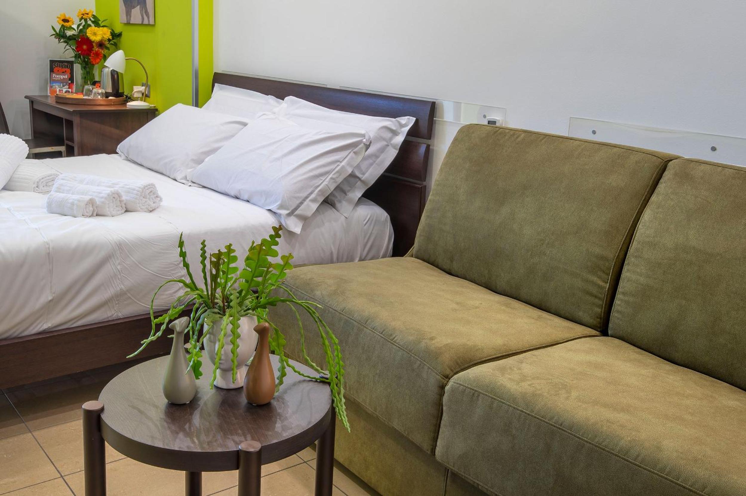 Junior Suite with Balcony - Photo 4