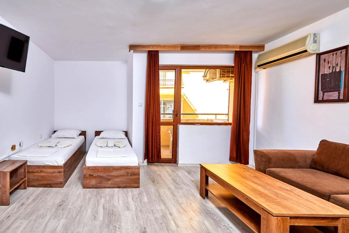 Twin Room with Balcony photo 2
