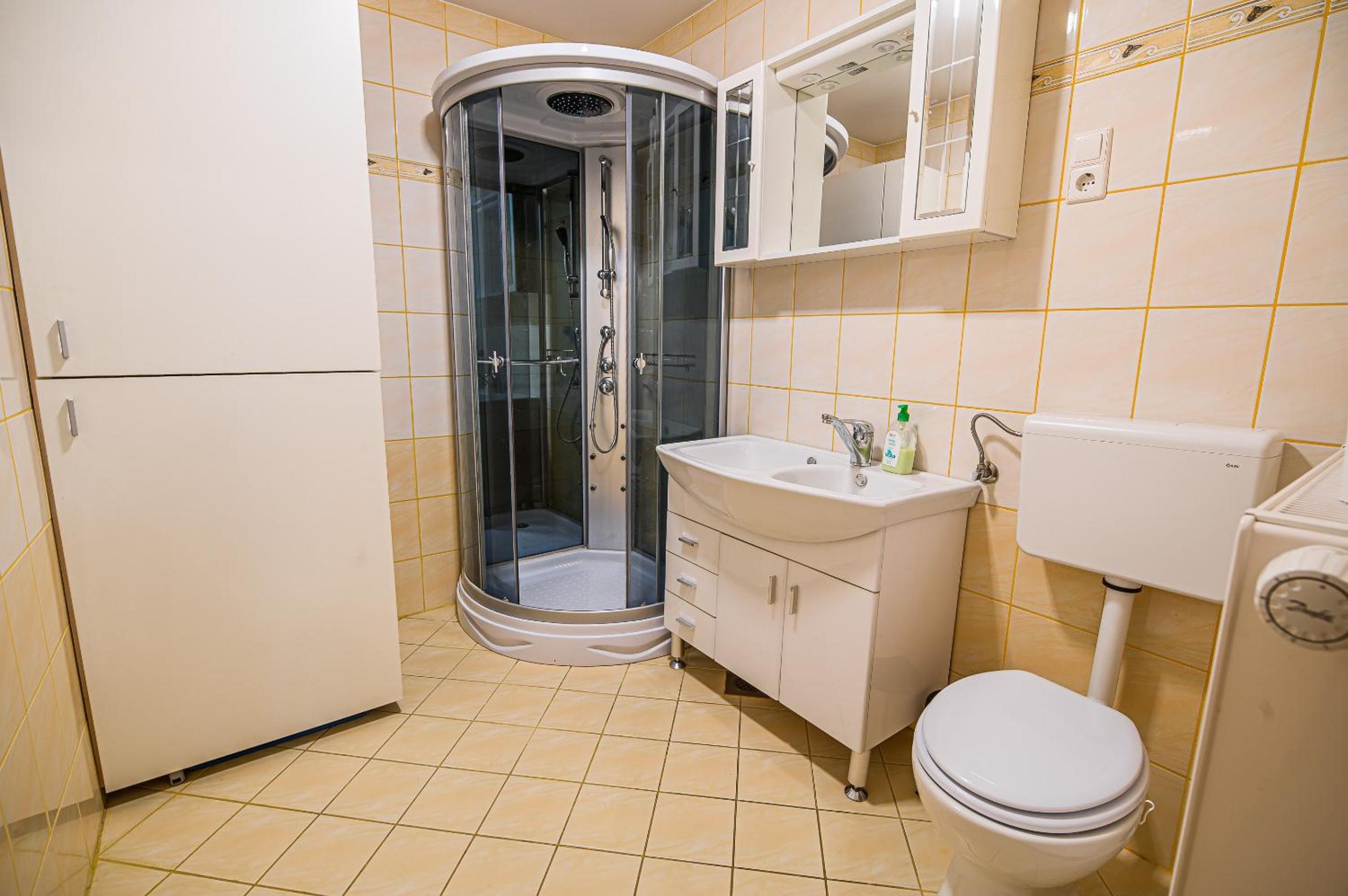 Two Bedroom Apartment  - Photo 3