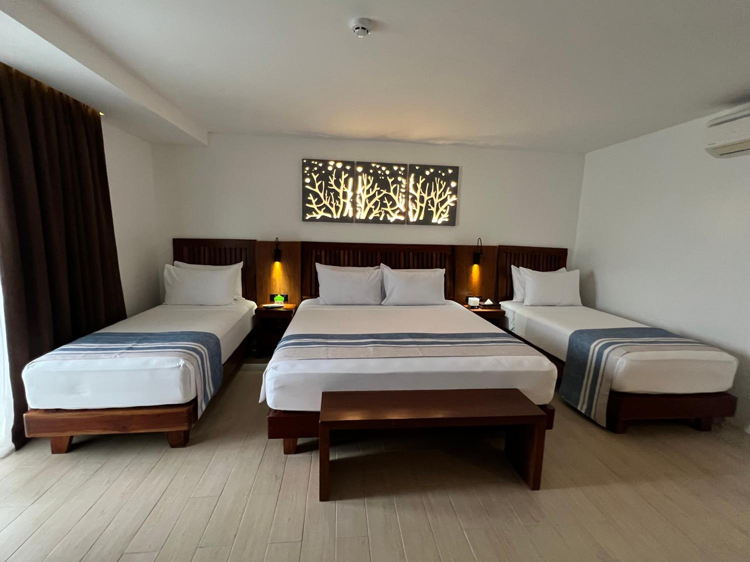 Deluxe Double Room with Sea View - Photo 2