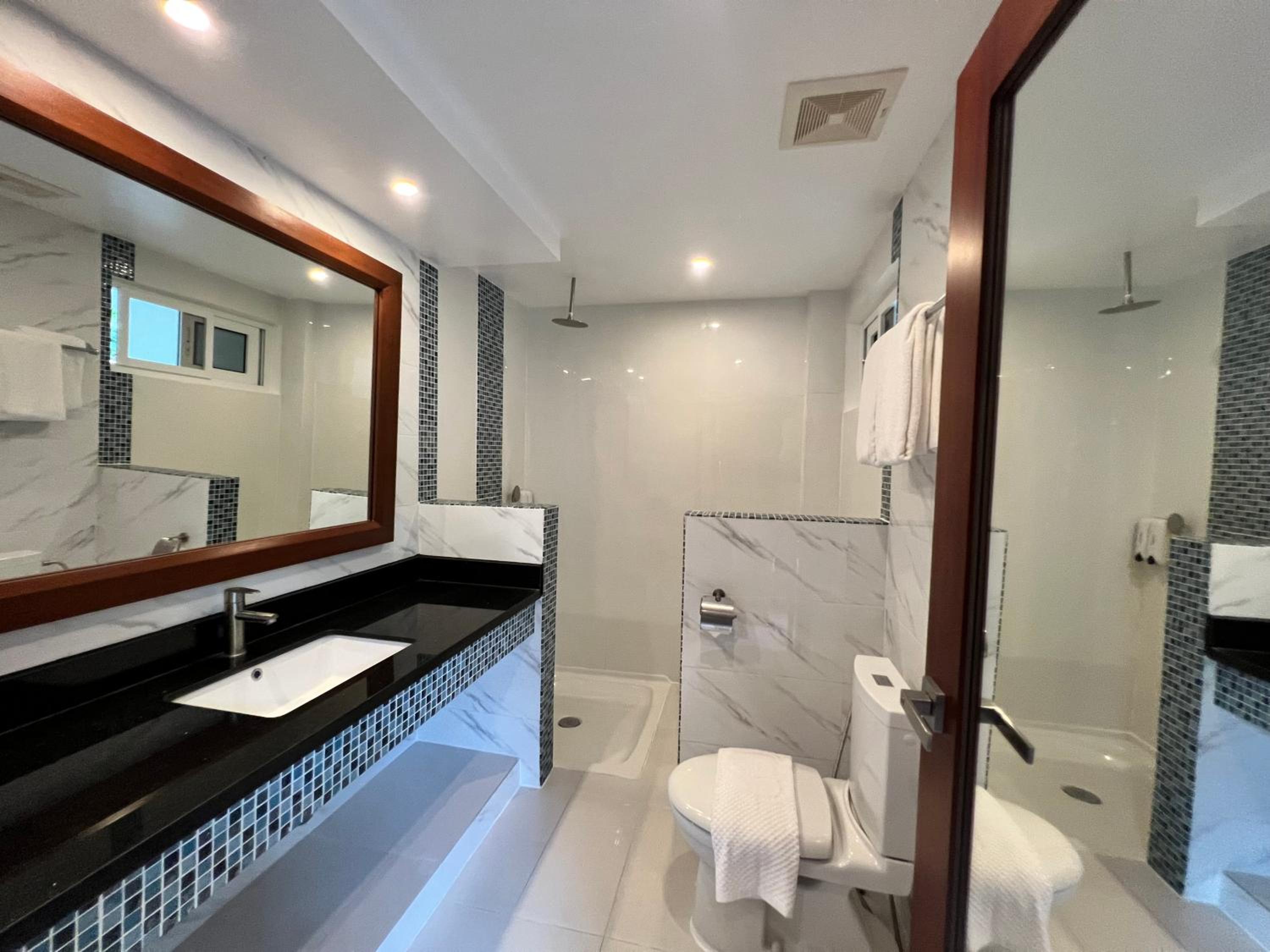 Deluxe Double Room with Sea View - Photo 5