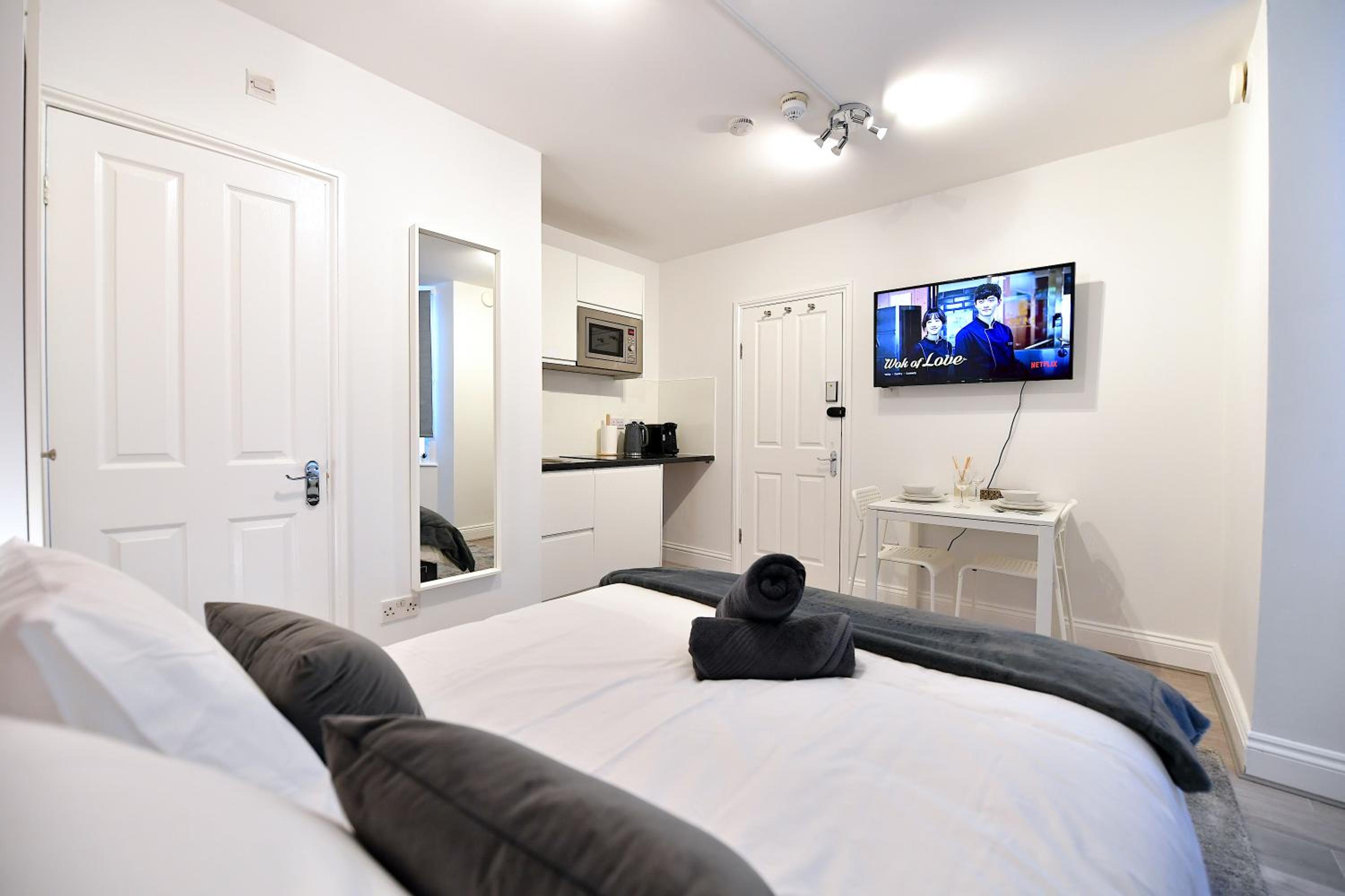 Studio Apartment photo 3