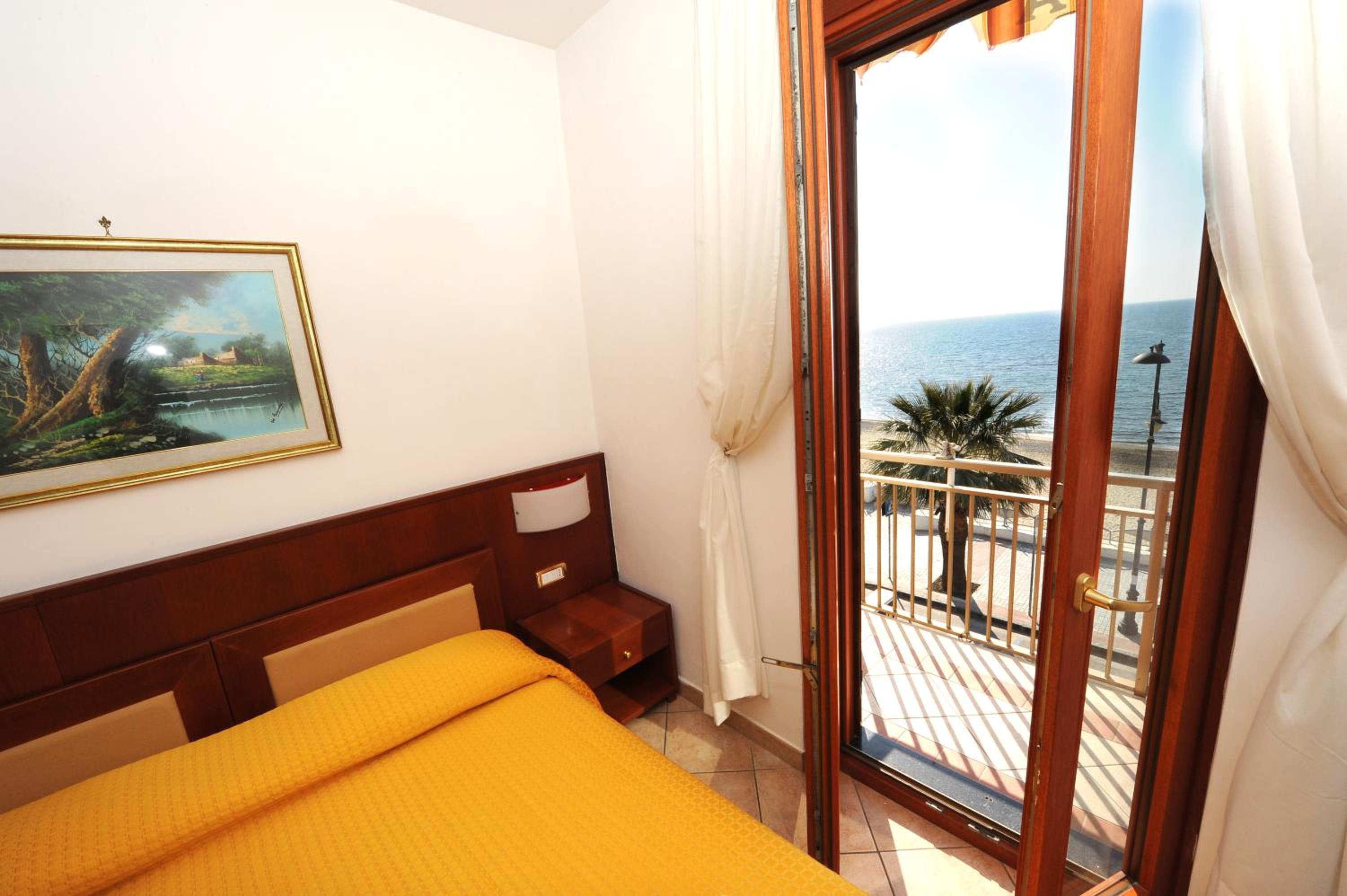 Double Room with Sea View photo 3