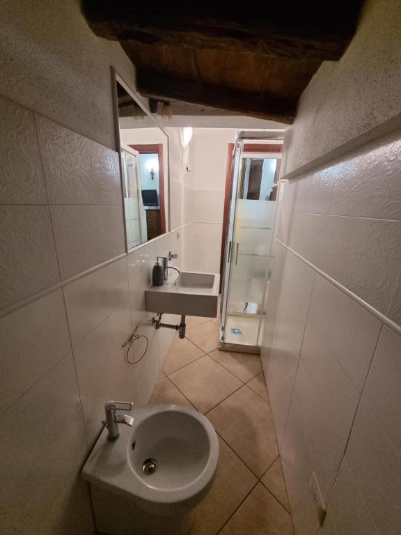 Double Room - Photo 9