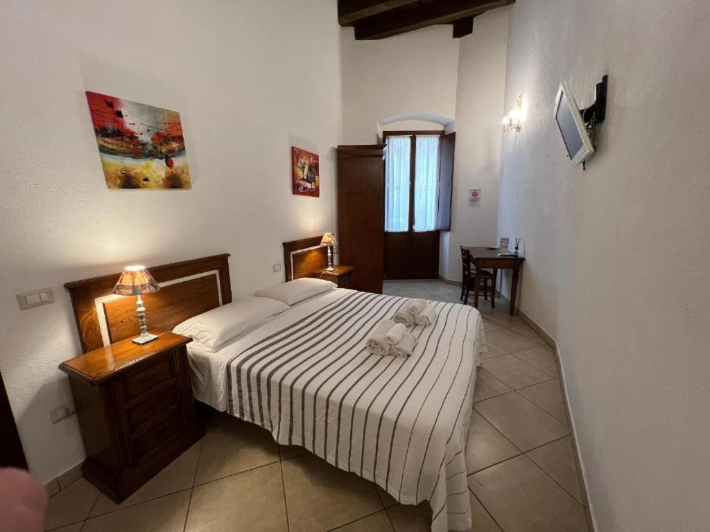 Large Double Room photo 2
