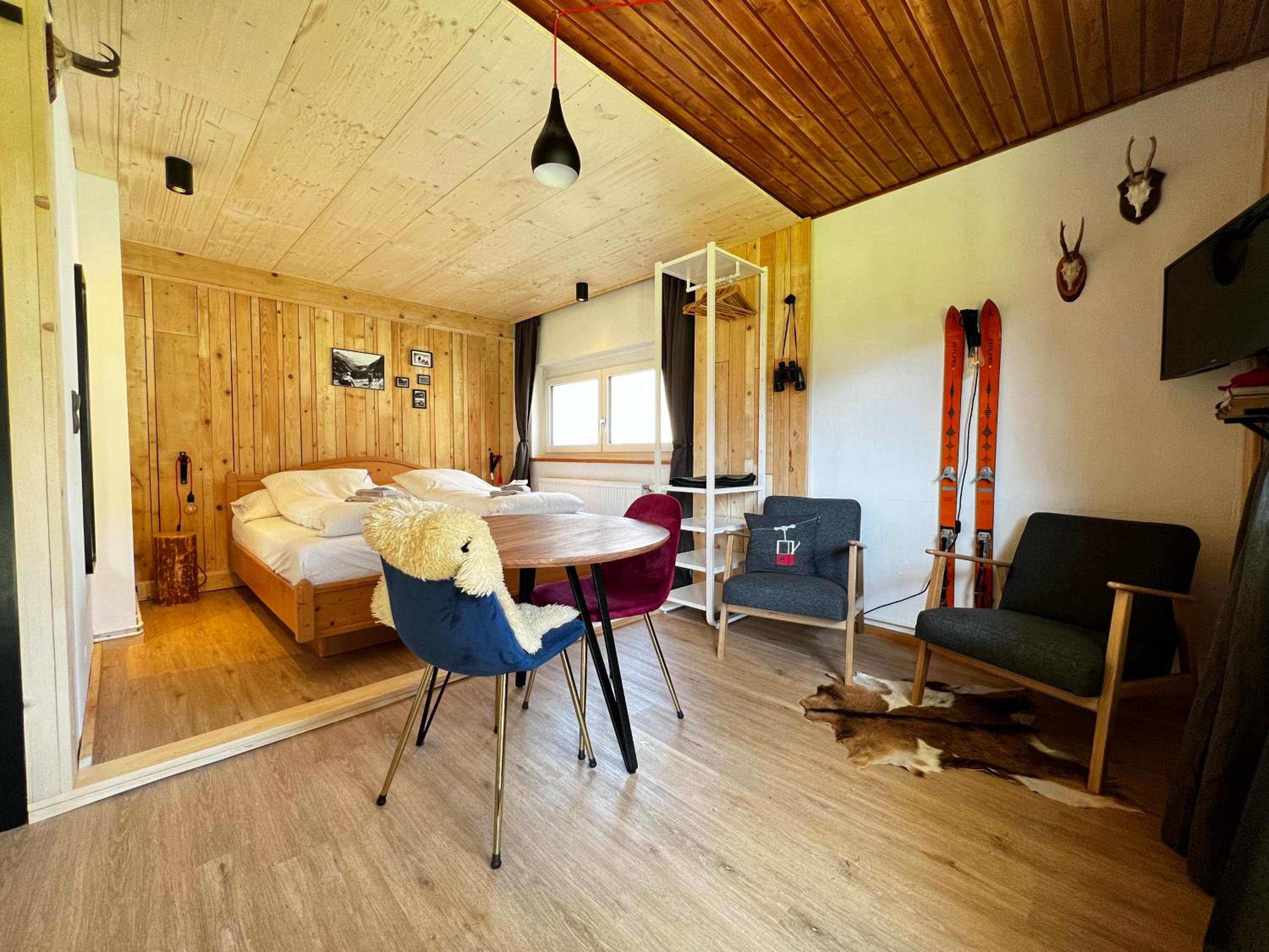 Apartment with Mountain View - Photo 1