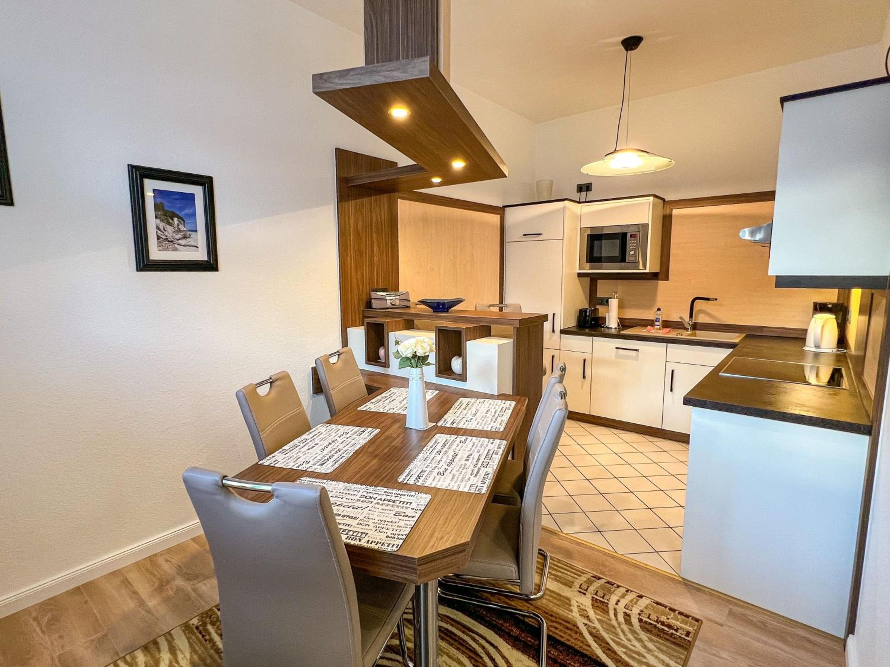 One-Bedroom Apartment with Balcony photo 2