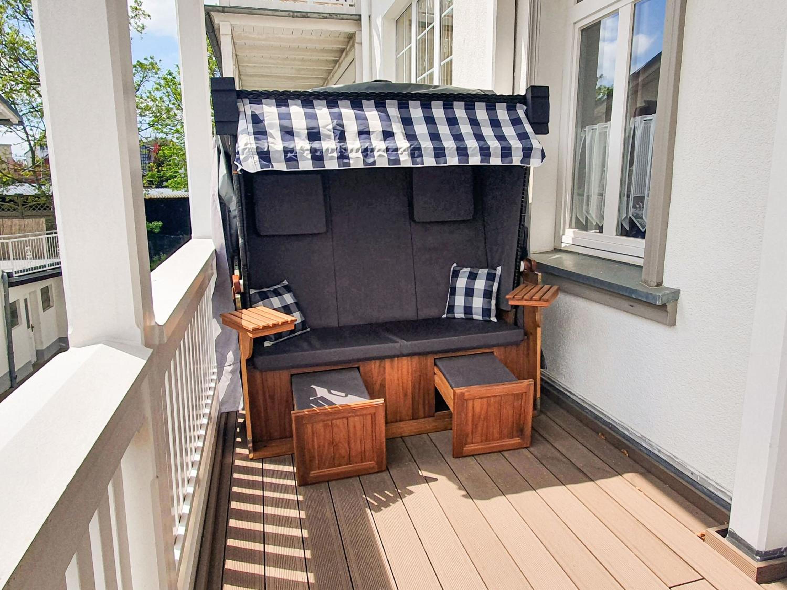 One-Bedroom Apartment with Balcony photo 2
