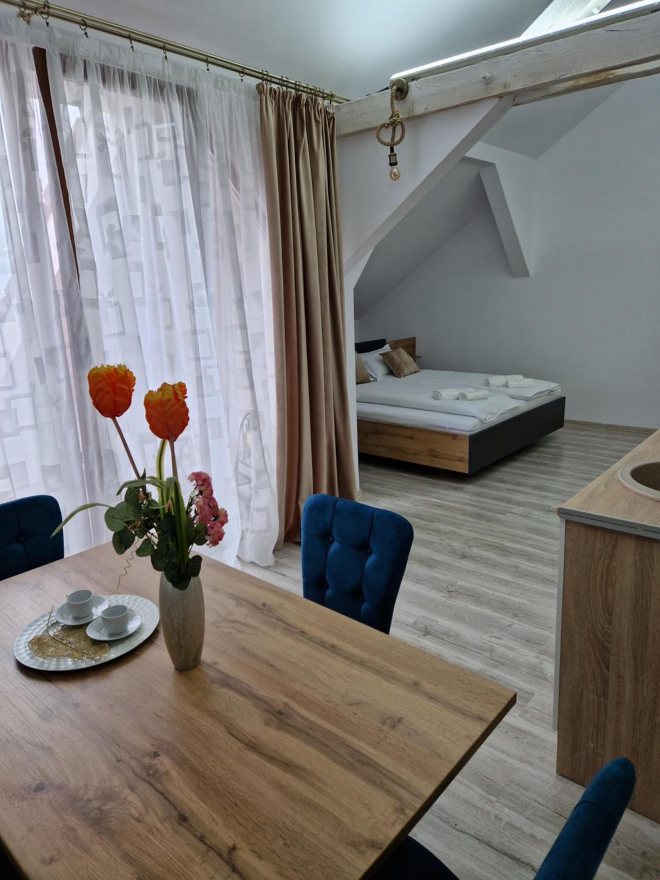 One-Bedroom Apartment photo 1