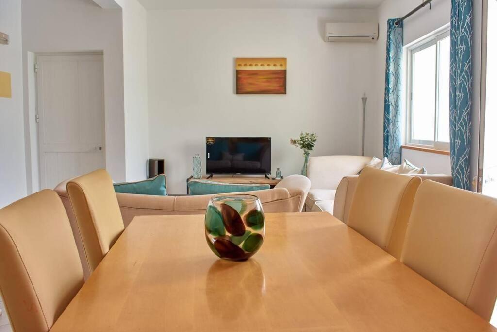 Three-Bedroom Apartment photo 2
