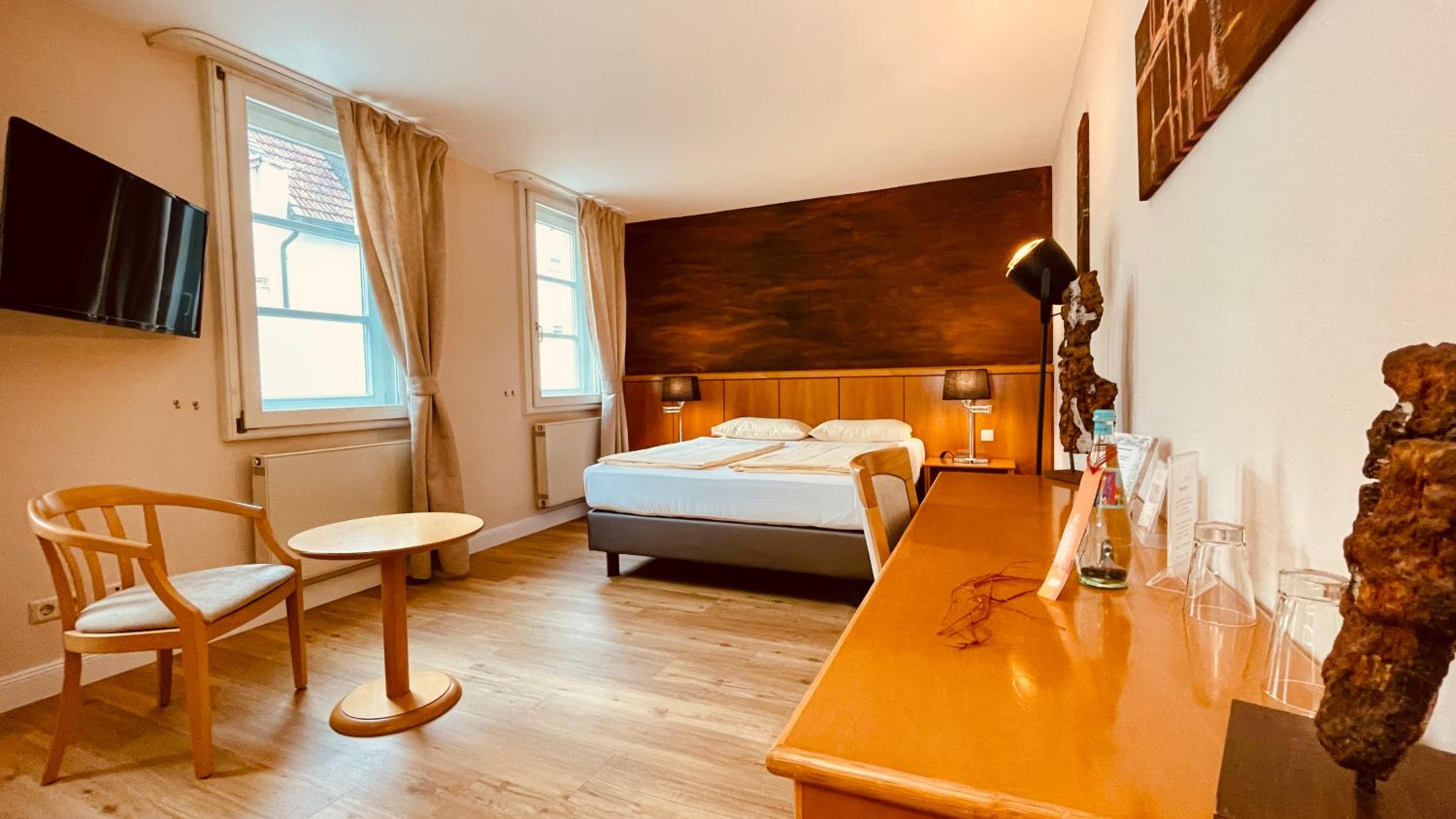 Double Room facing the street - Photo 8