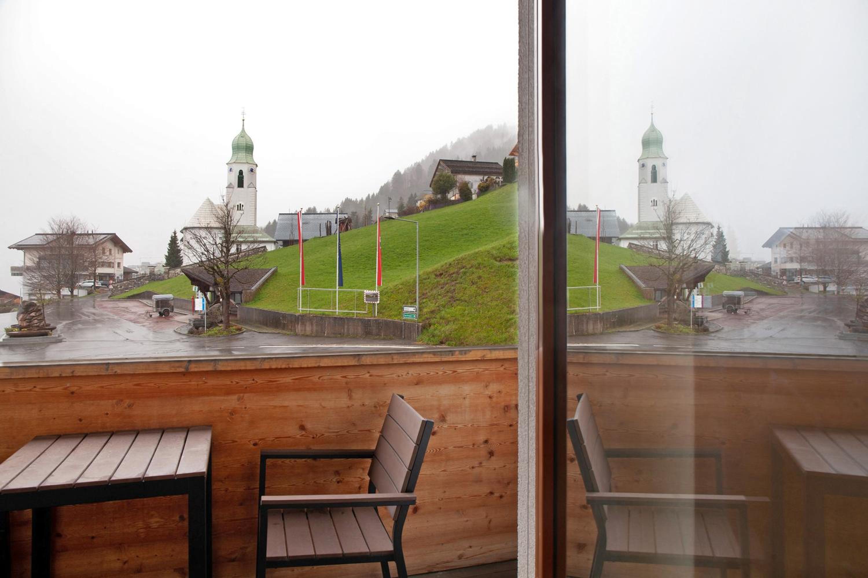 Superior One-Bedroom Apartment with Balcony - Photo 3