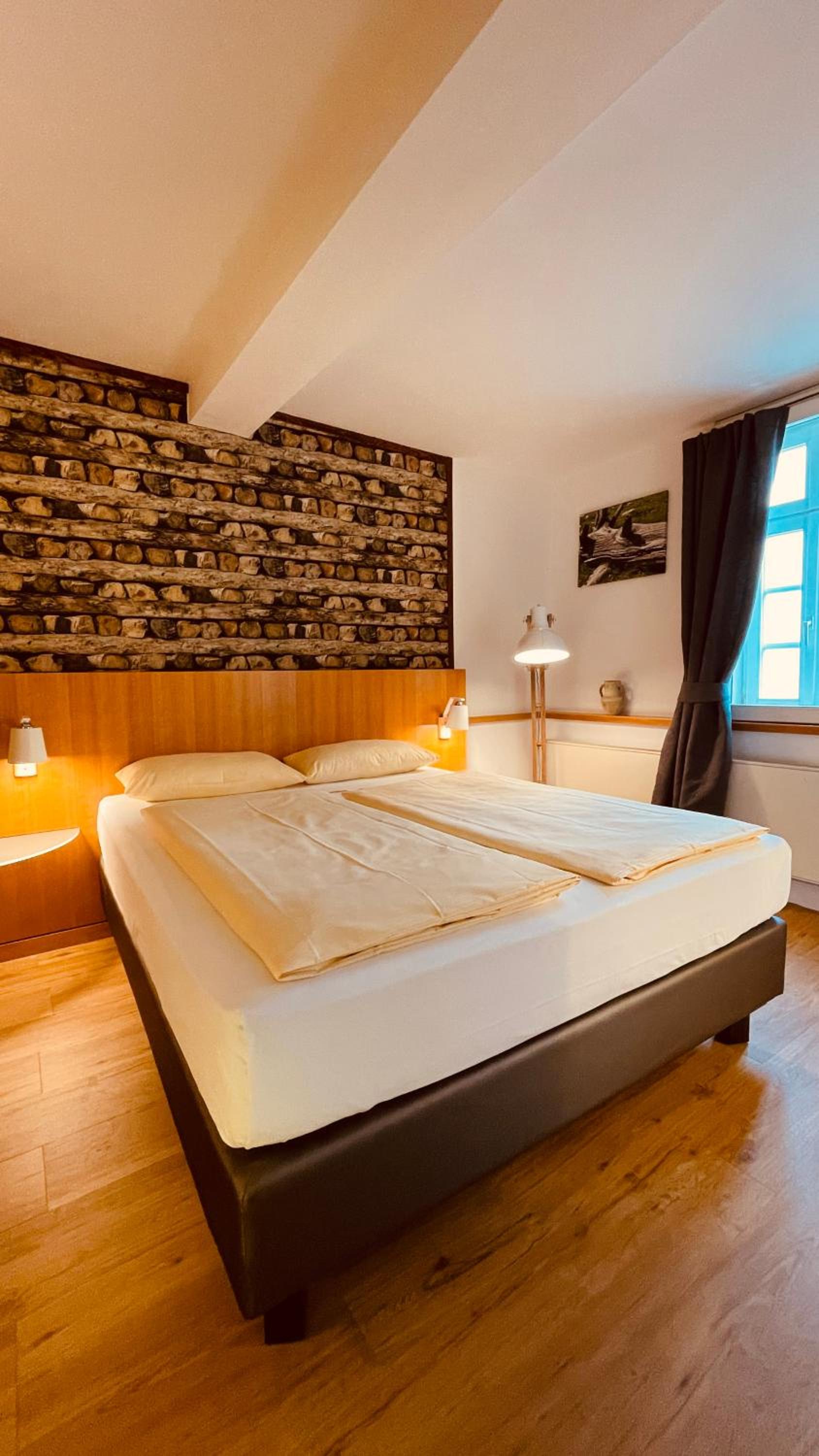 Single Room facing the street