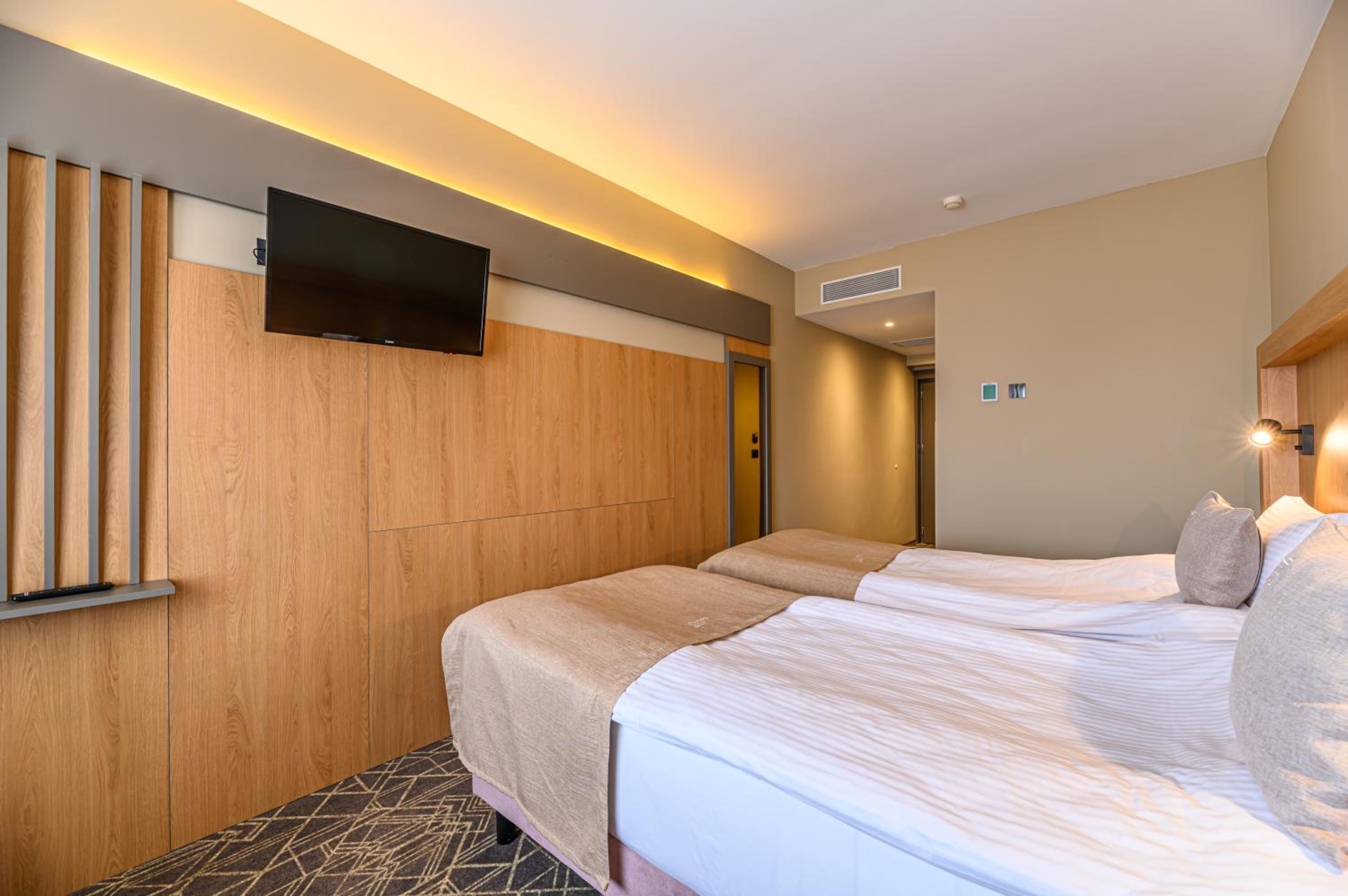 Business Superior Twin Room photo 3