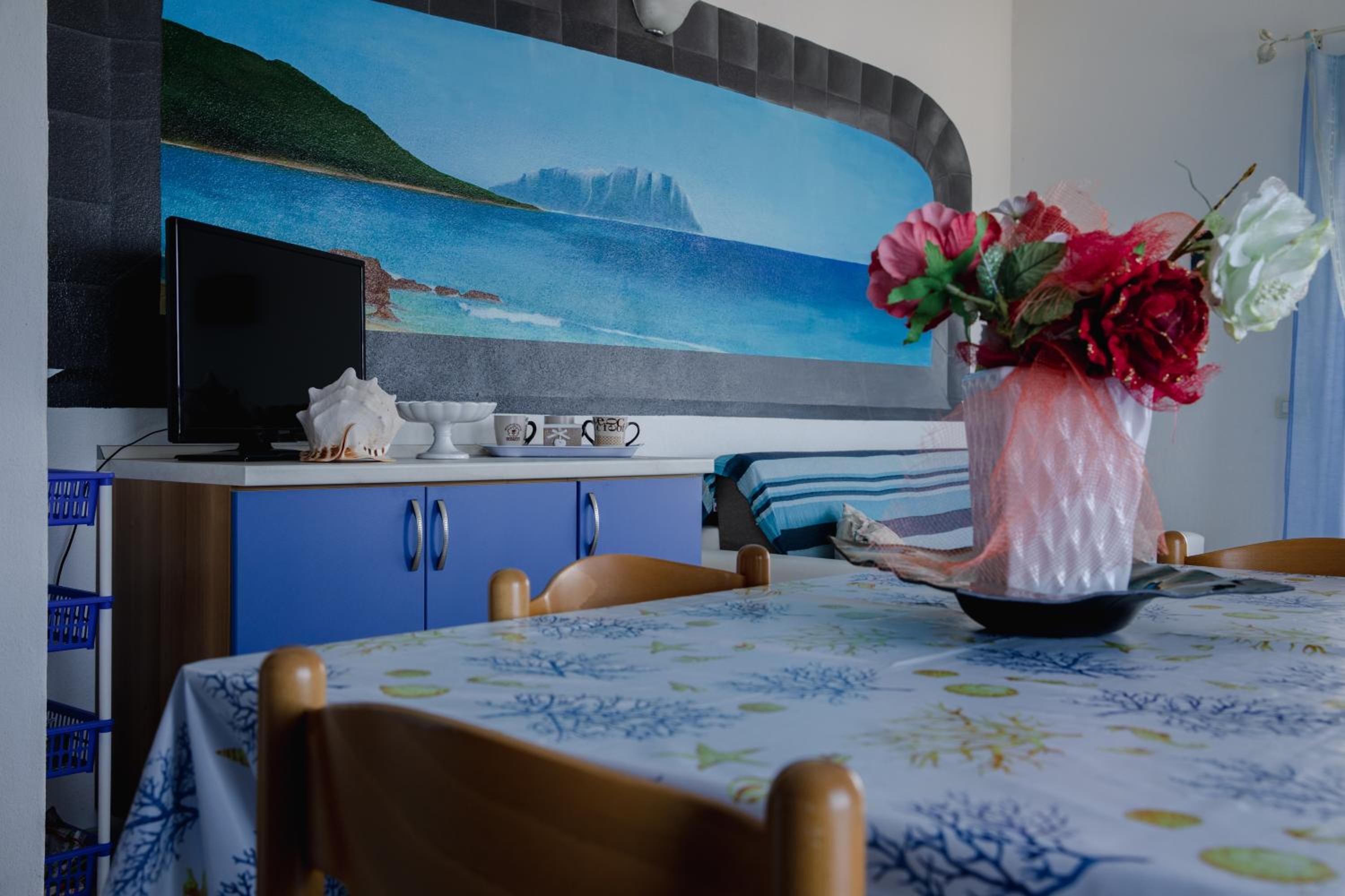 Two Bedroom House with Sea View photo 2
