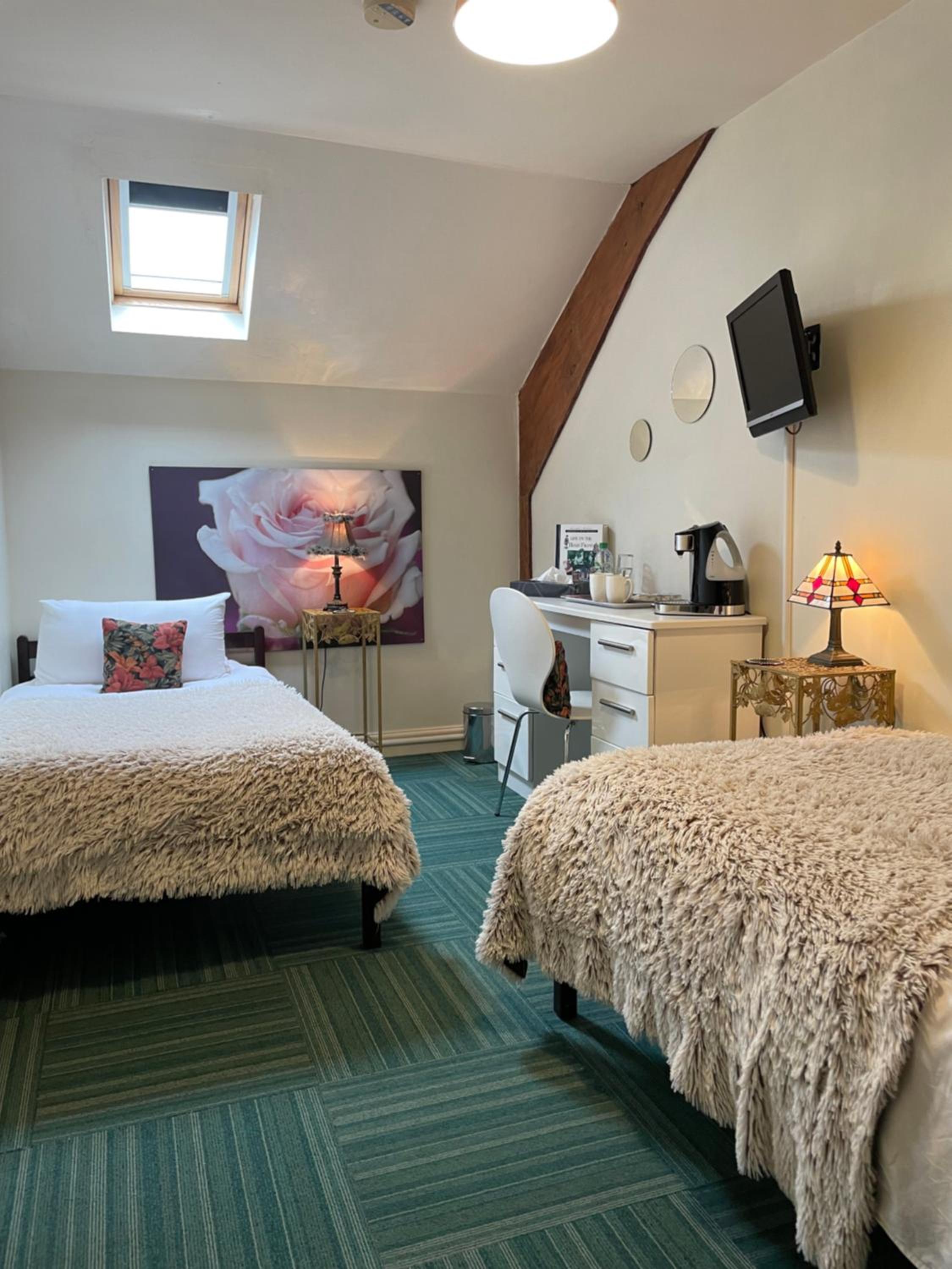 Twin Room with Bath photo 1