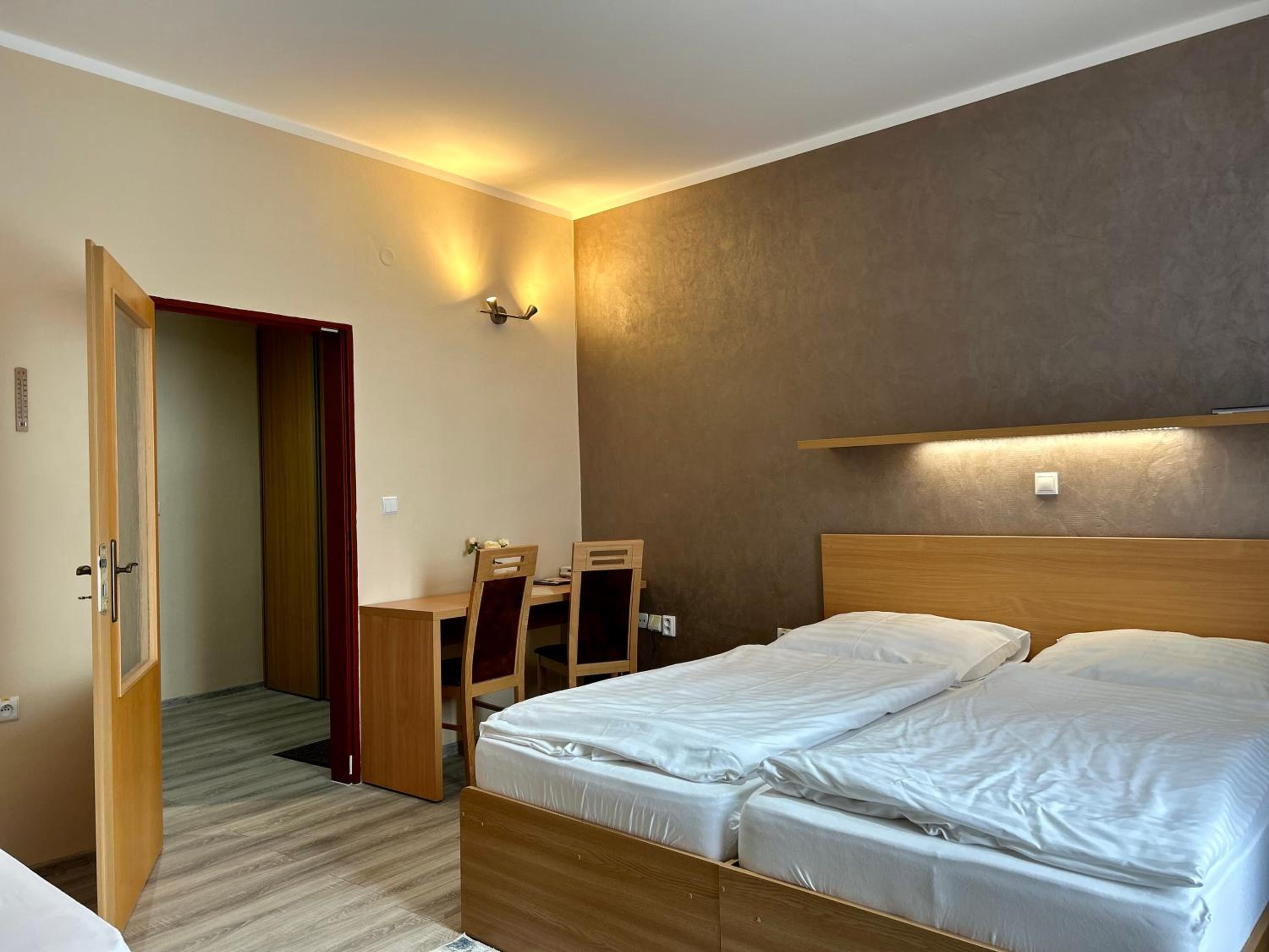 Double or Twin Room - Photo 2