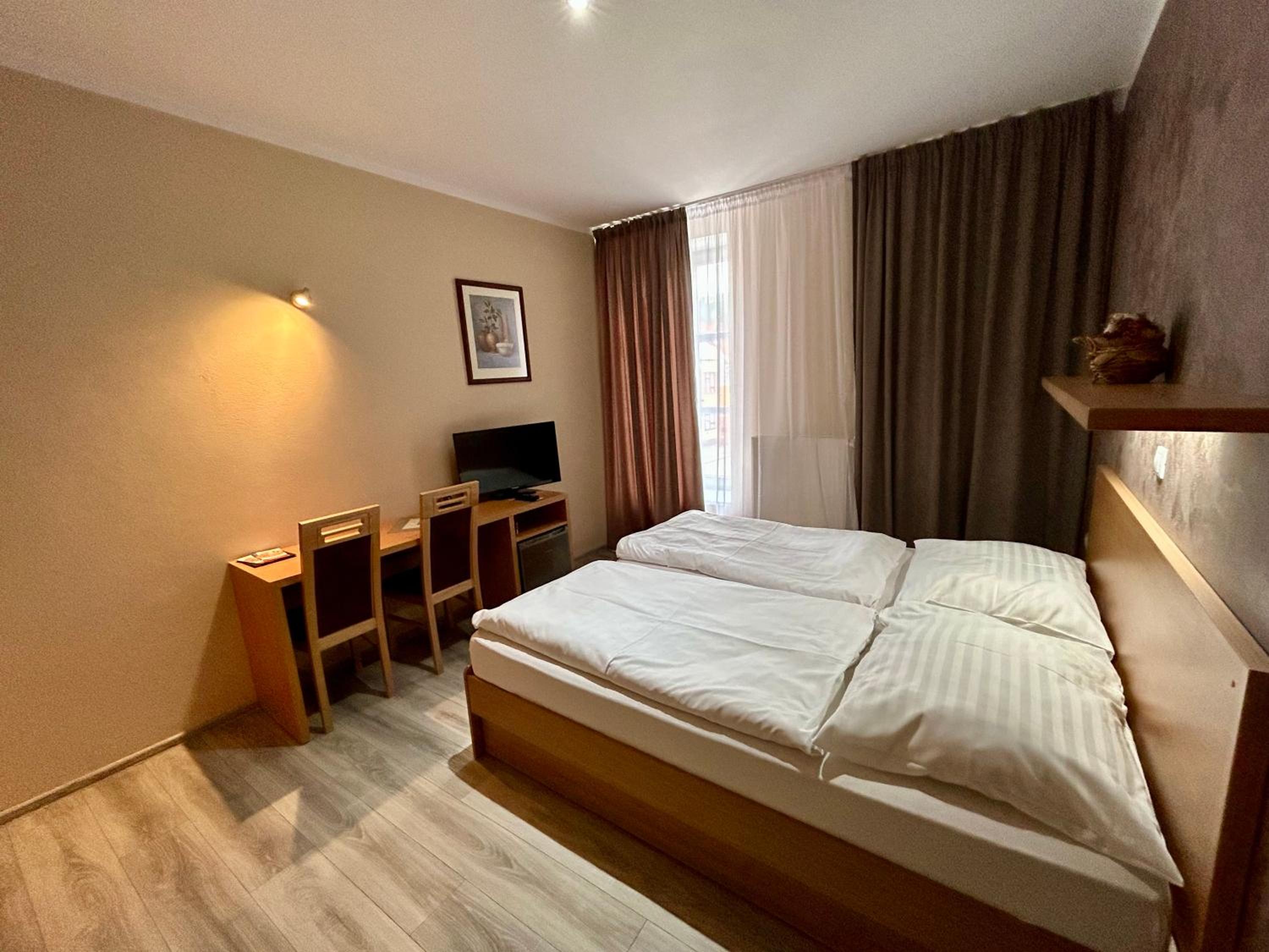 Double or Twin Room - Photo 6