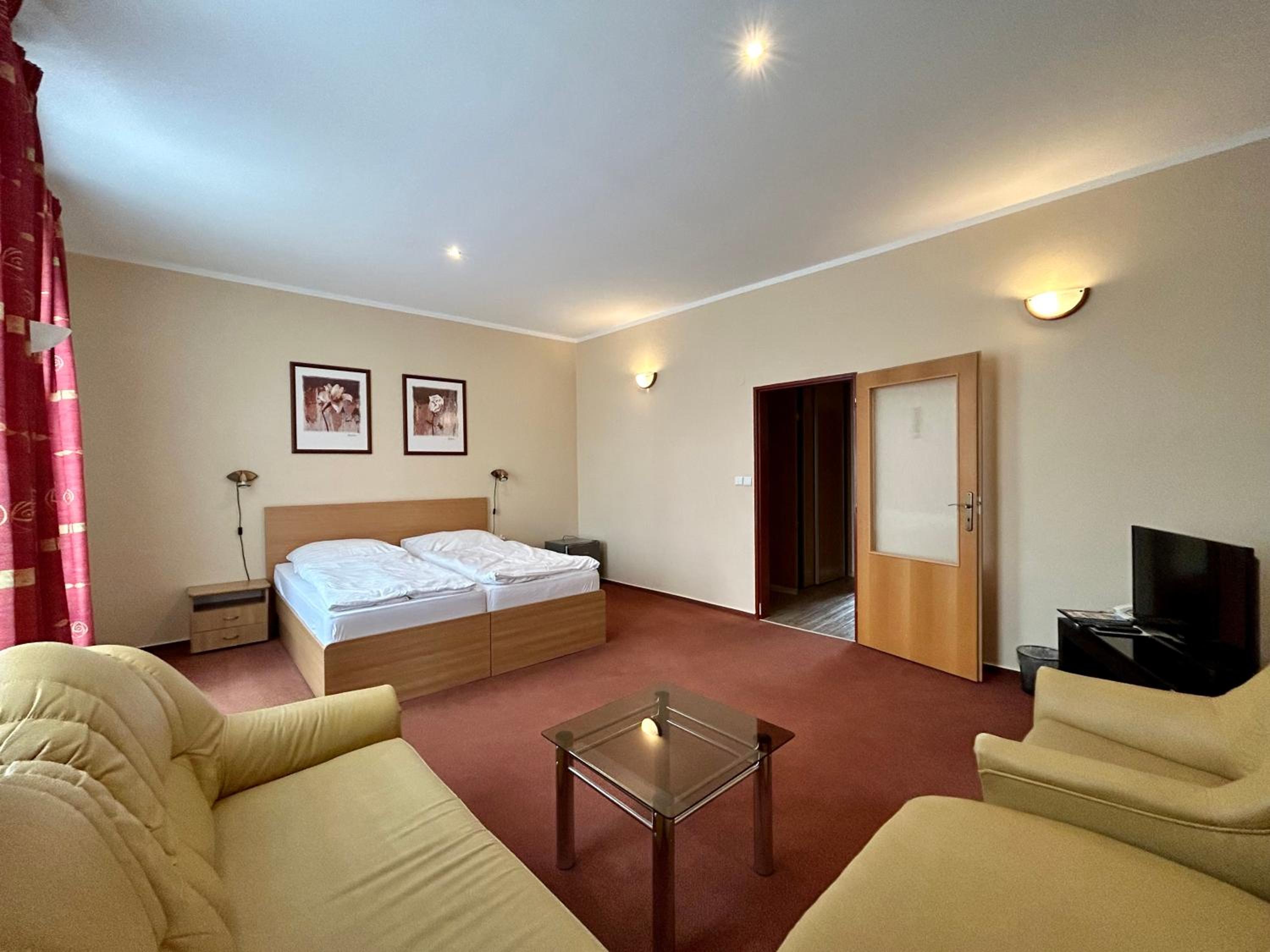 Double or Twin Room - Photo 8