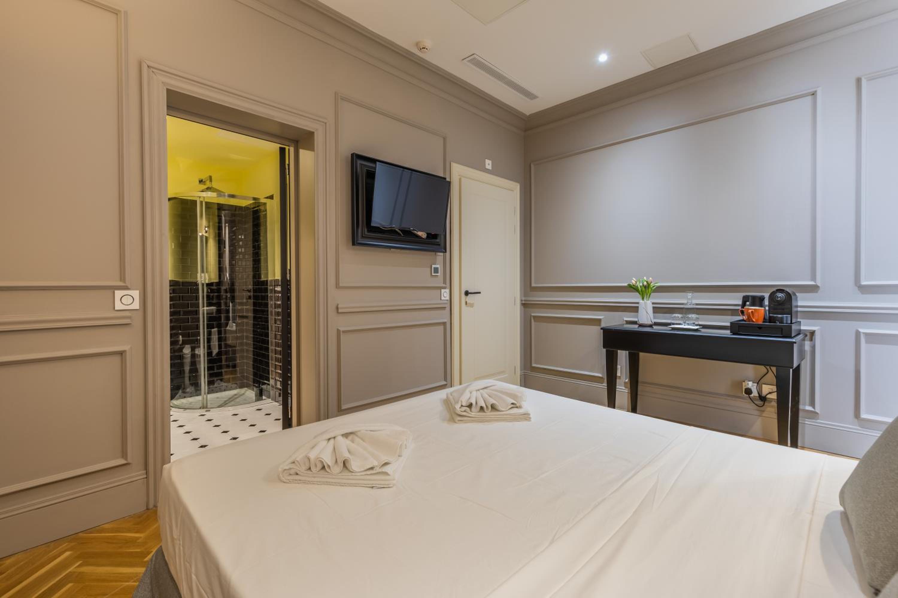 Superior Double Room - Photo 4