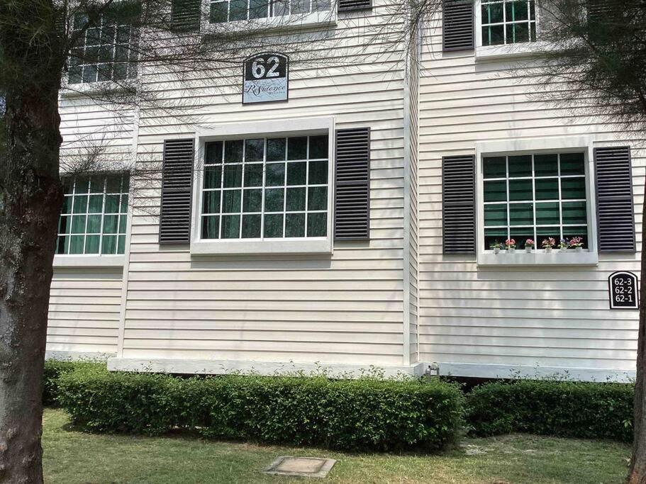Three-Bedroom House photo 3