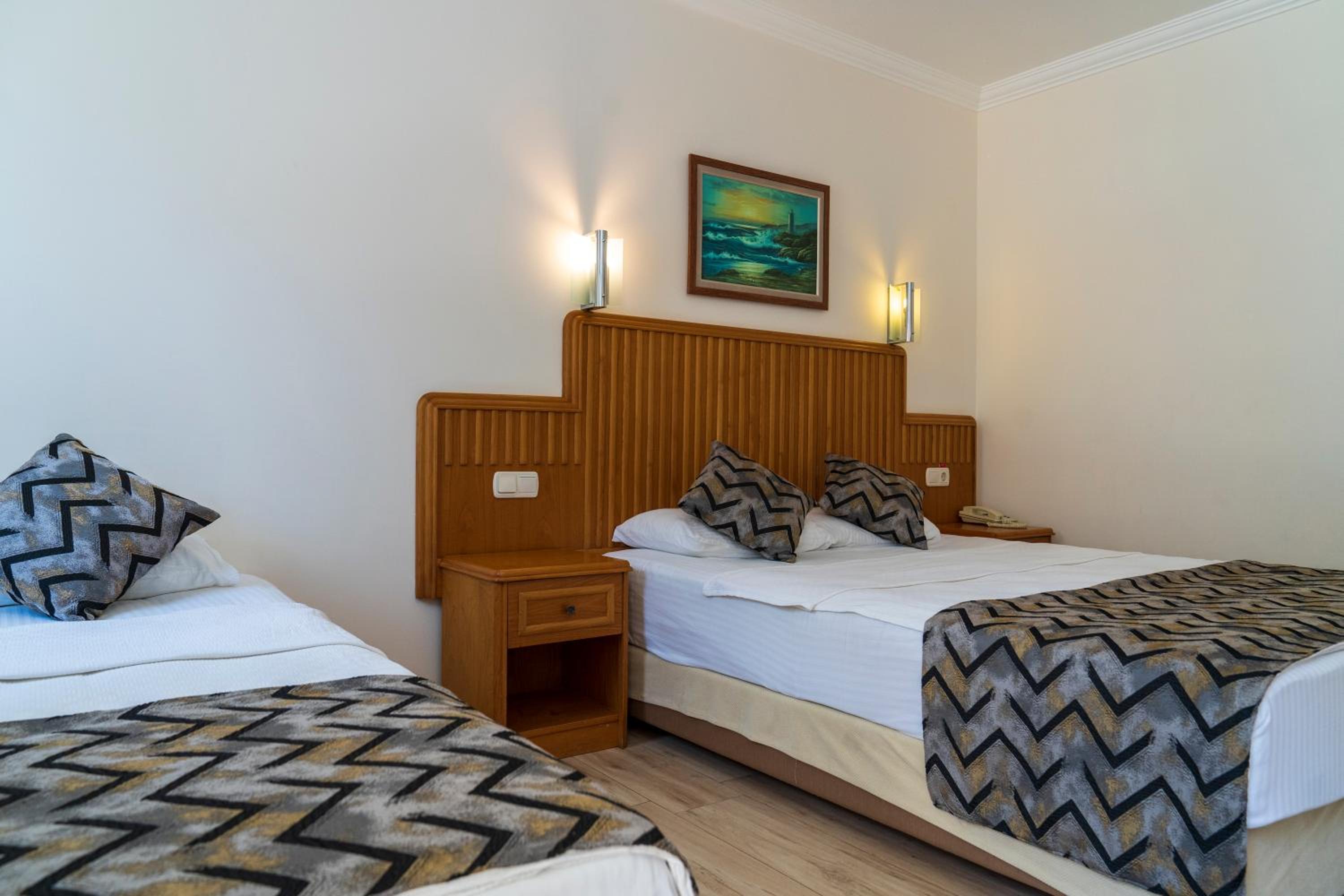 Deluxe Triple Room photo 3