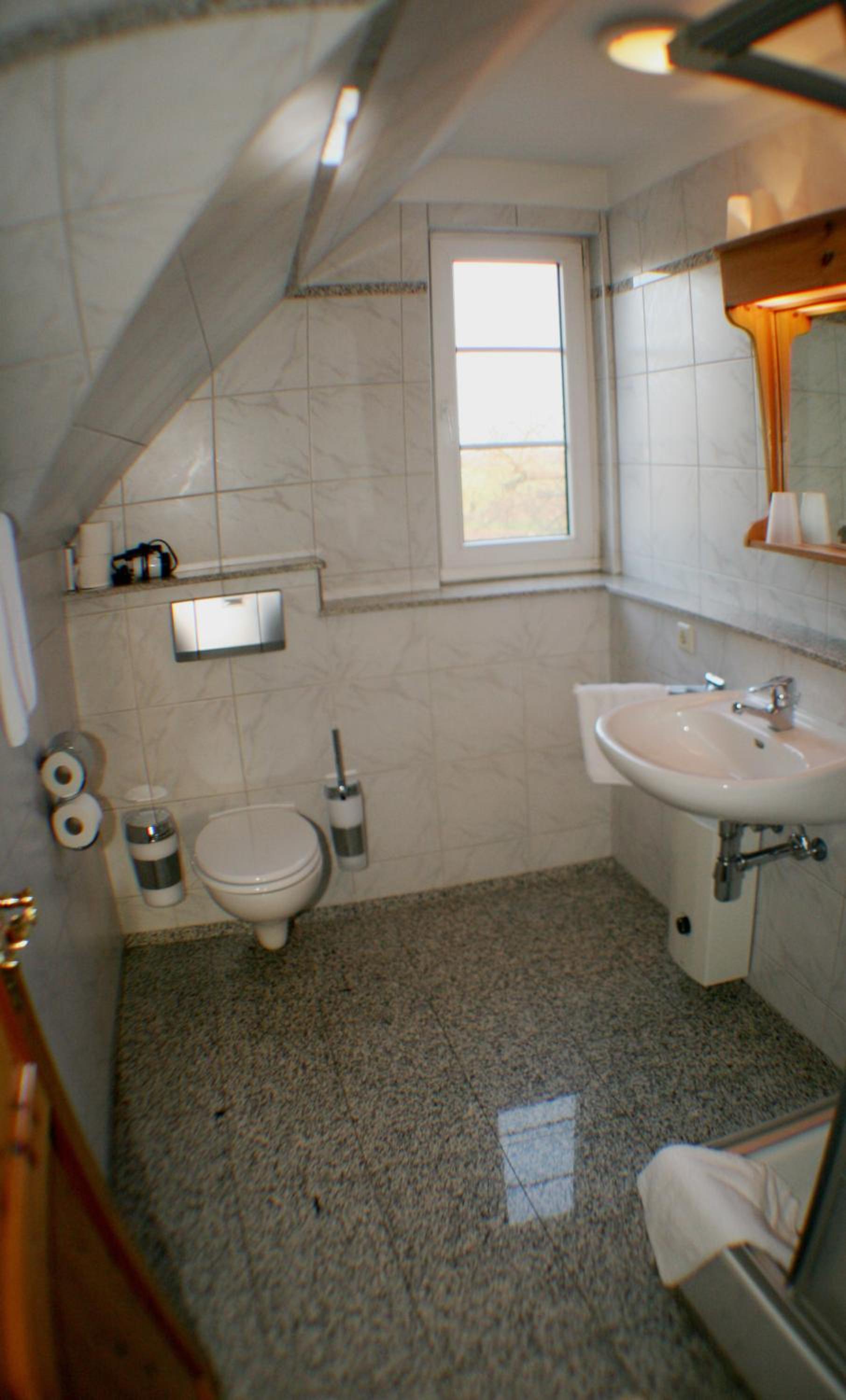 Large Twin Room - Photo 5