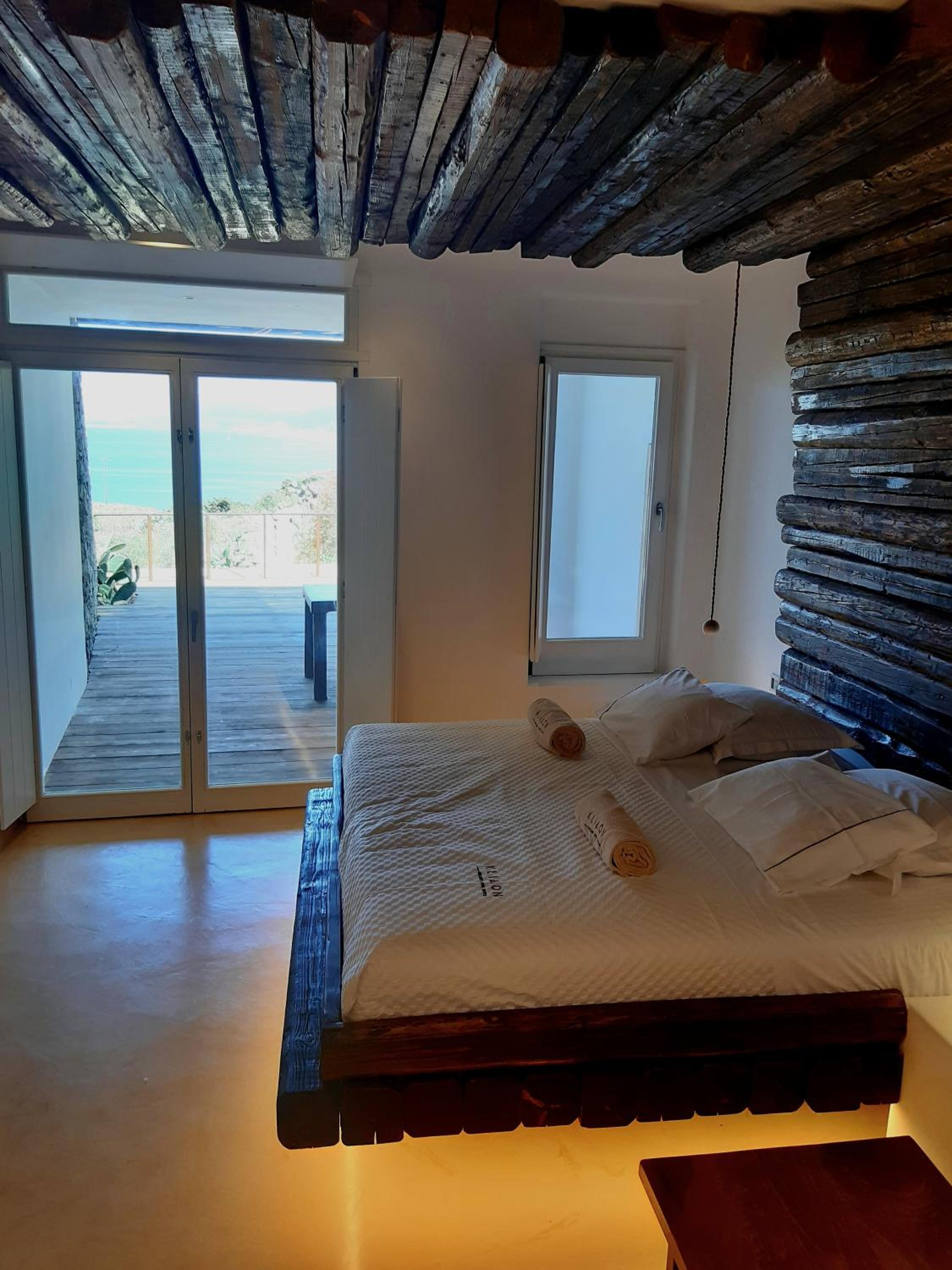 Deluxe Suite with Sea View photo 1