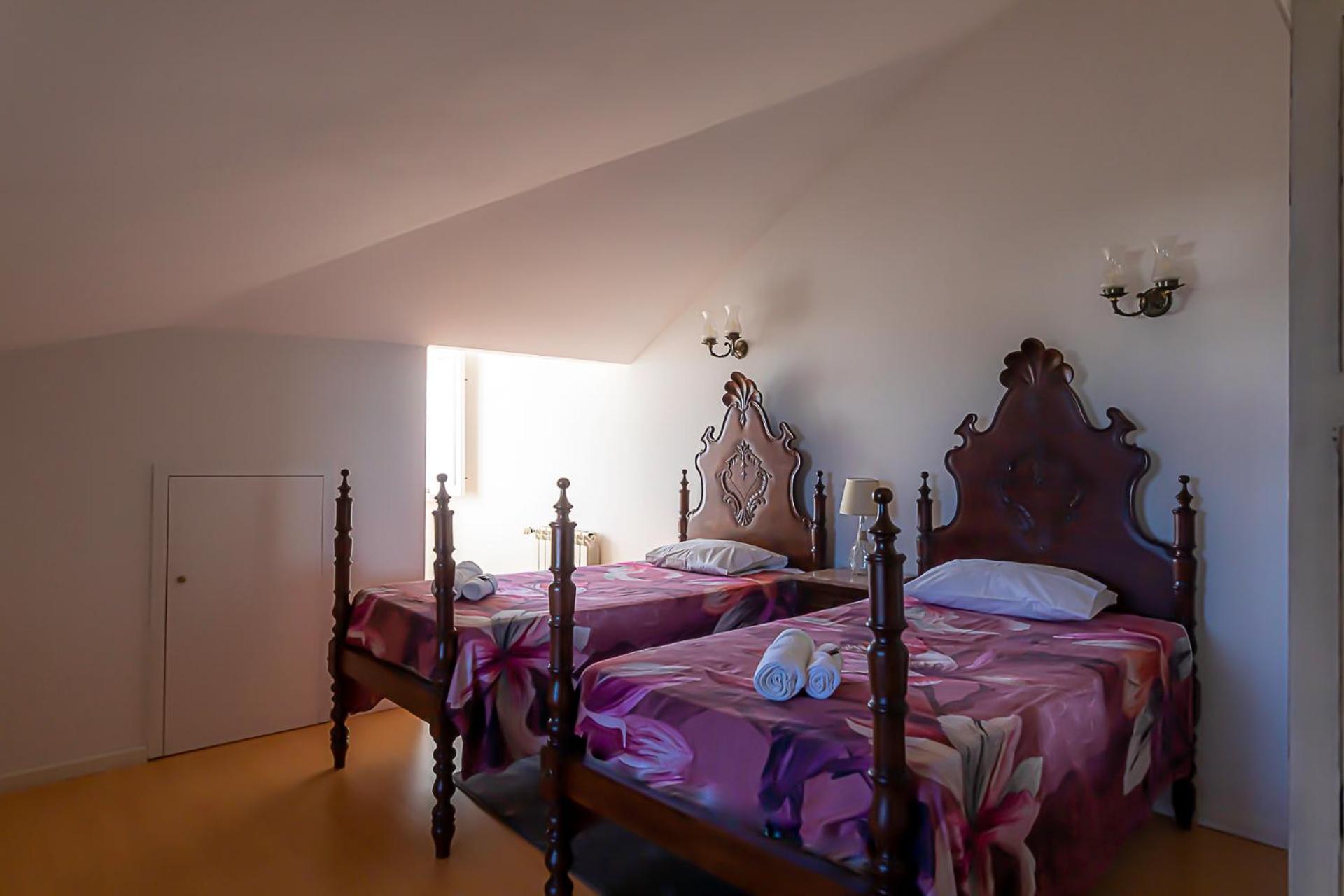Standard Twin Room with Mountain View