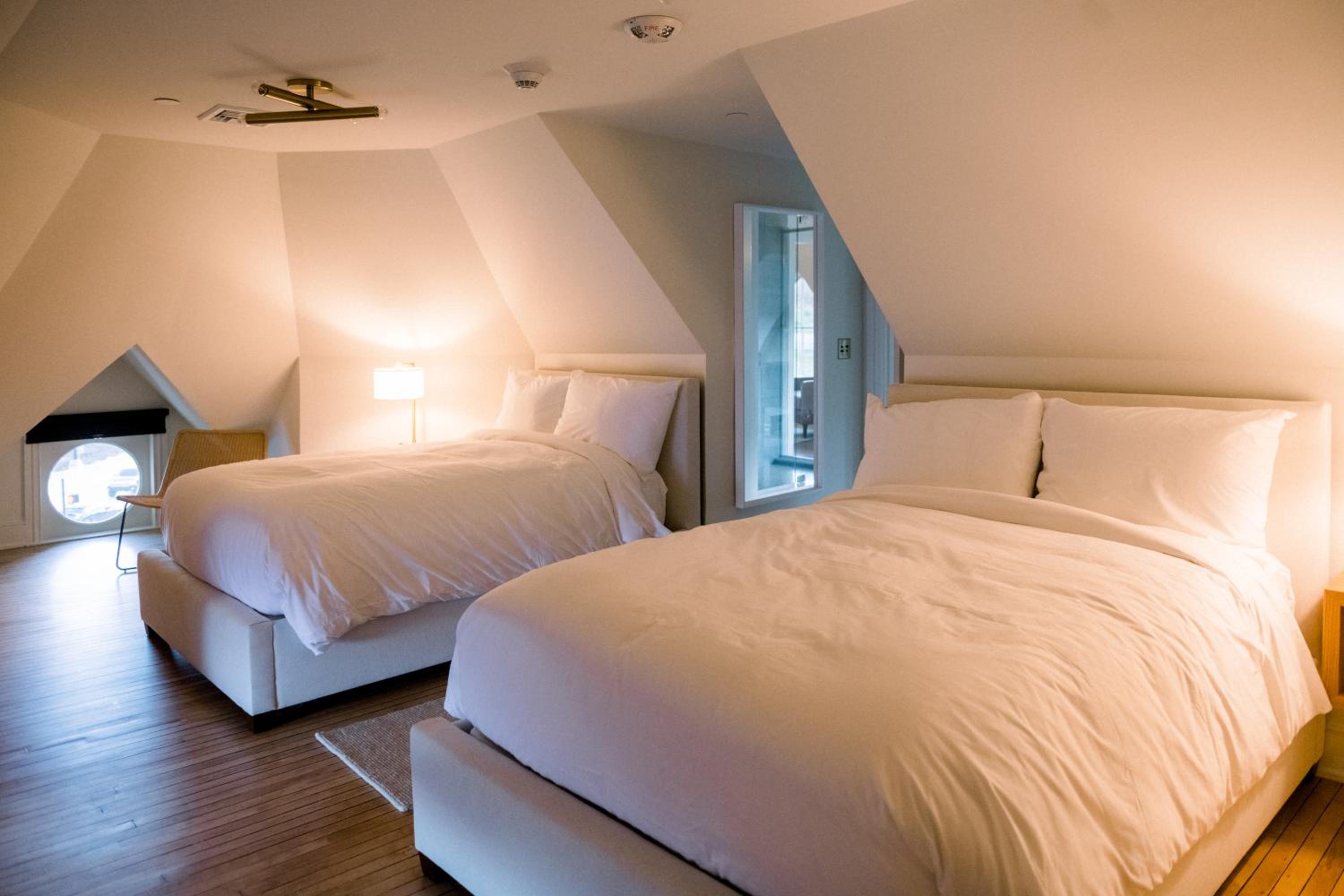 Suite - Photo 2