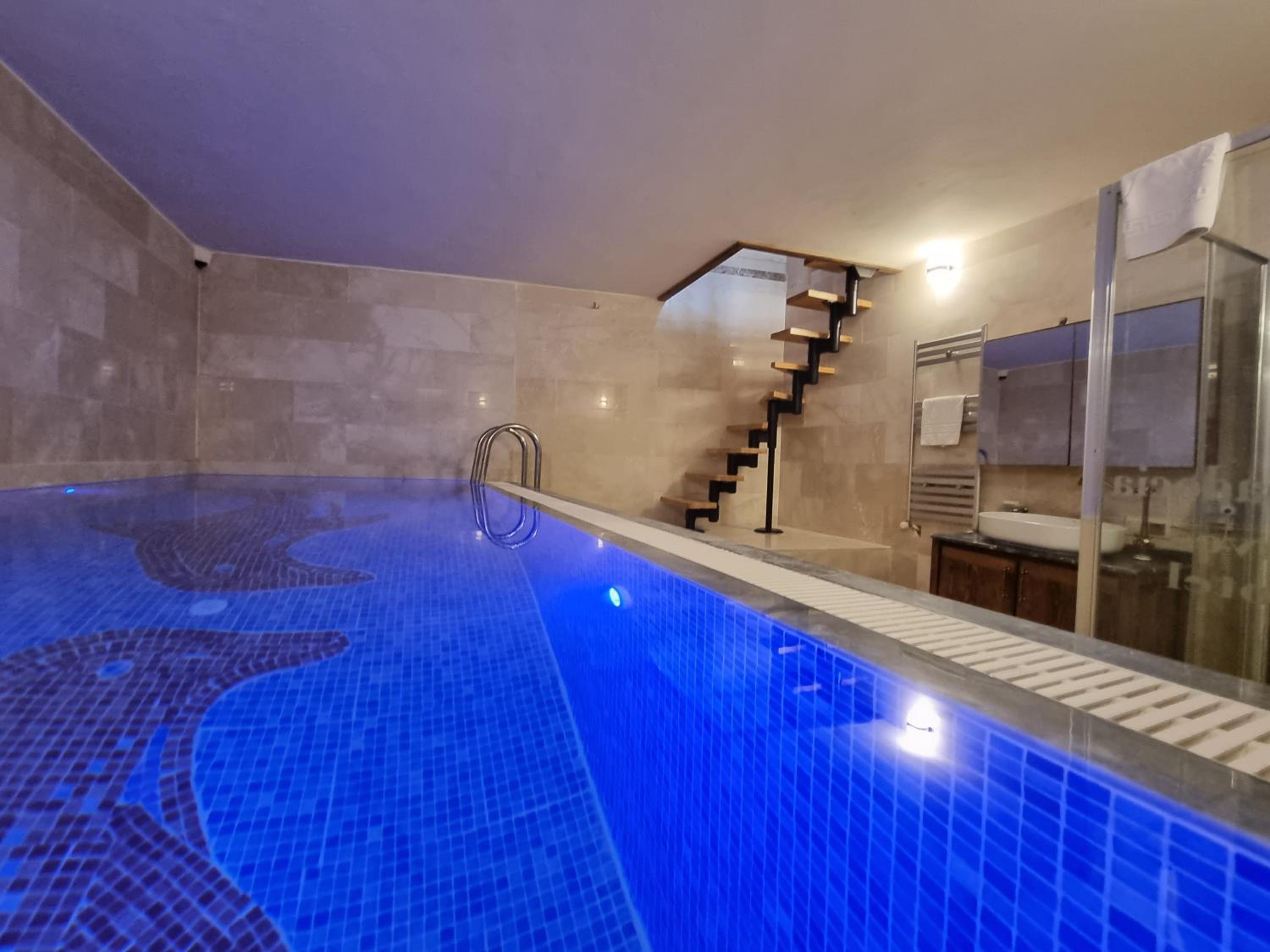 Junior Suite with Private Pool - Photo 4