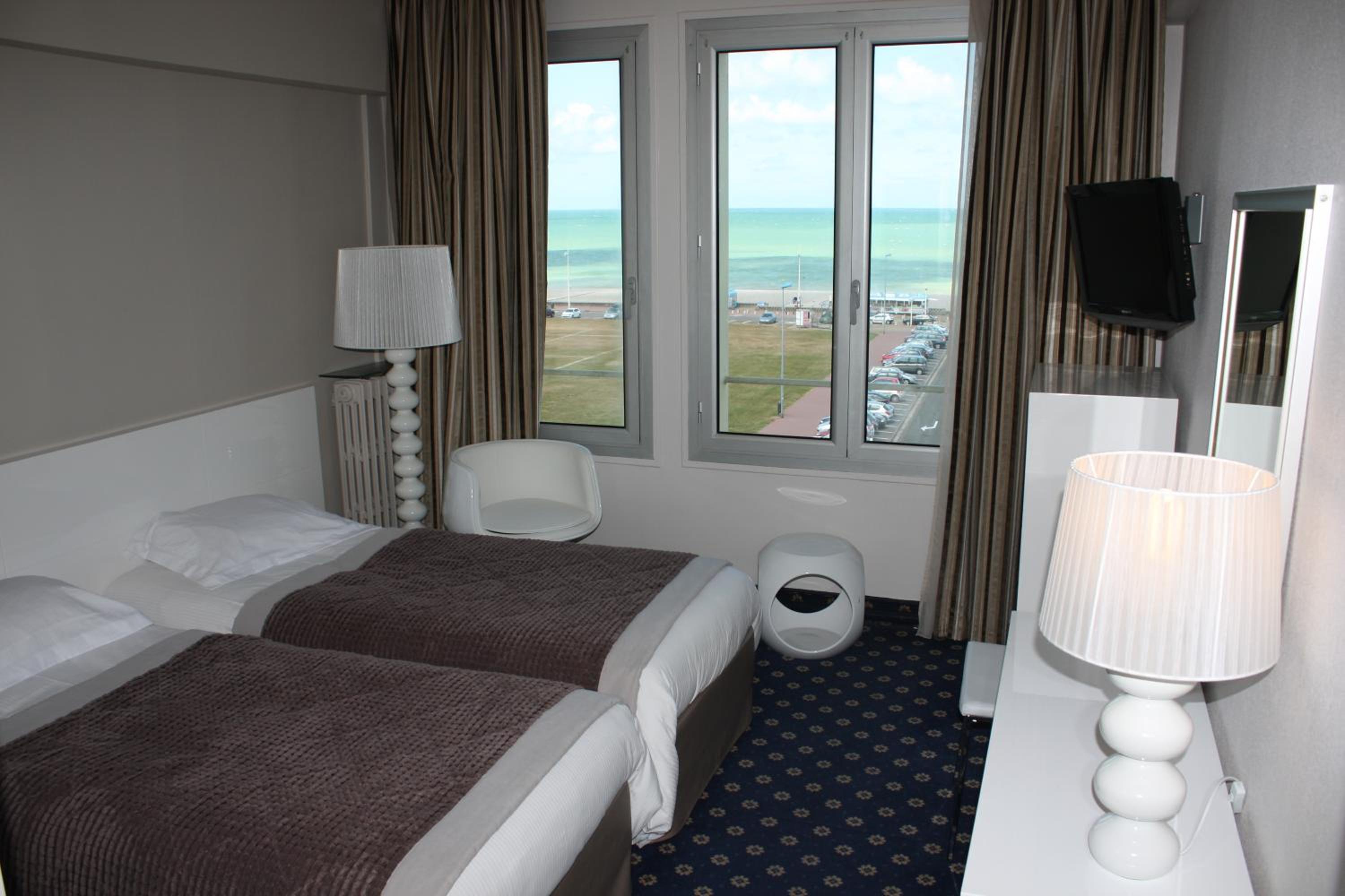 Twin Room with Sea View - Photo 3