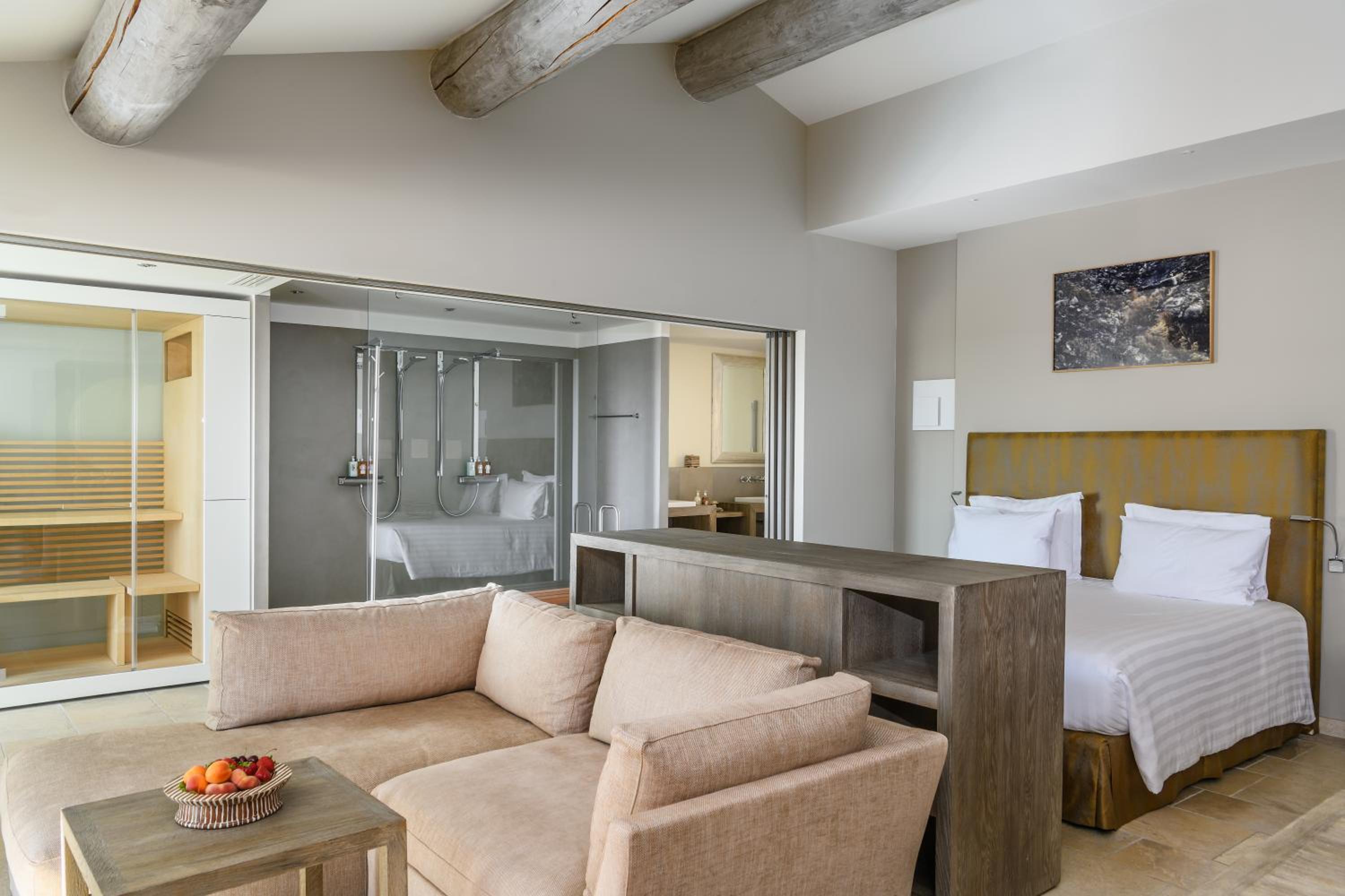 Deluxe Suite with Spa Bath - Photo 7