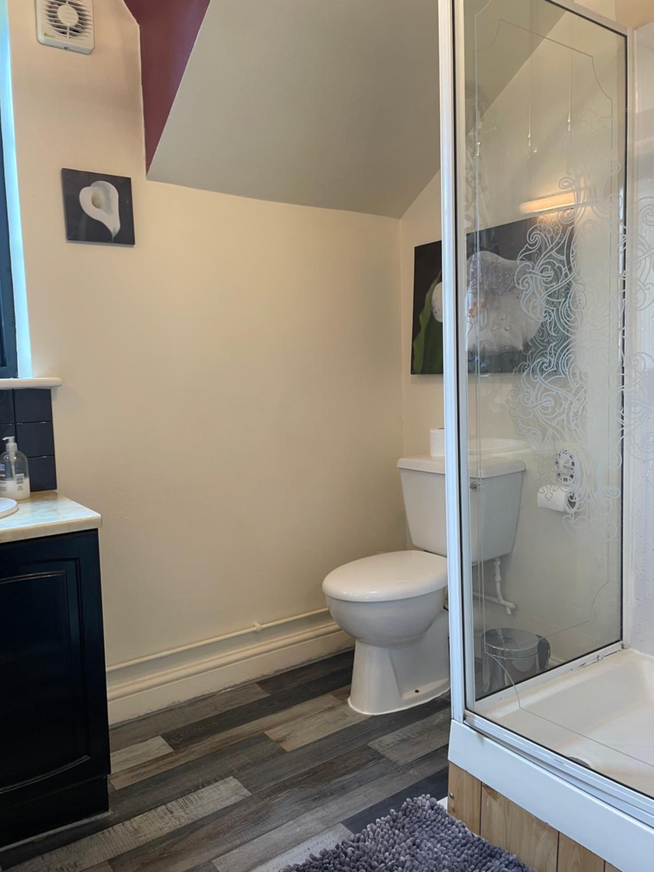 Double Room with Ensuite photo 3