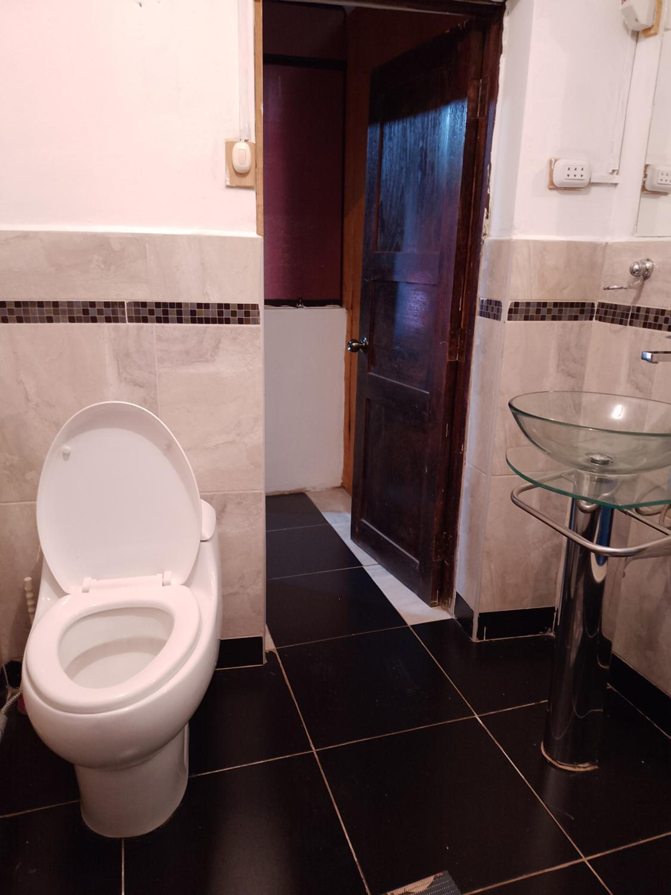 Family Room with Private Bathroom photo 2