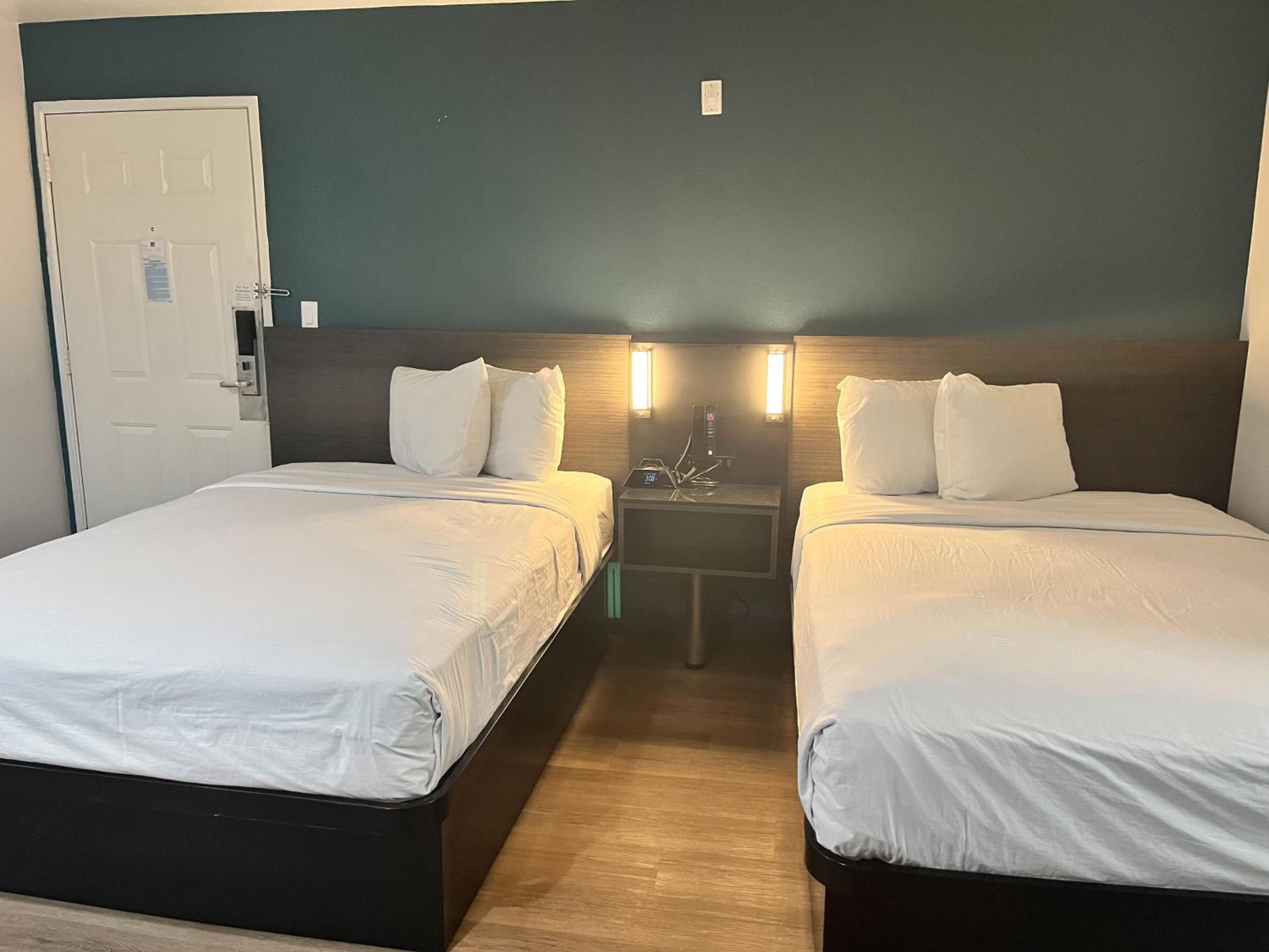 Quadruple Room - Non-Smoking - Photo 15
