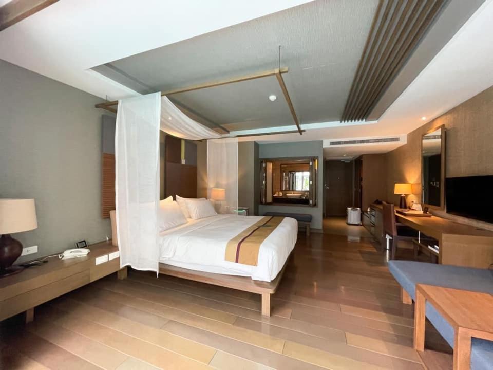 Deluxe Double or Twin Room - Photo 9