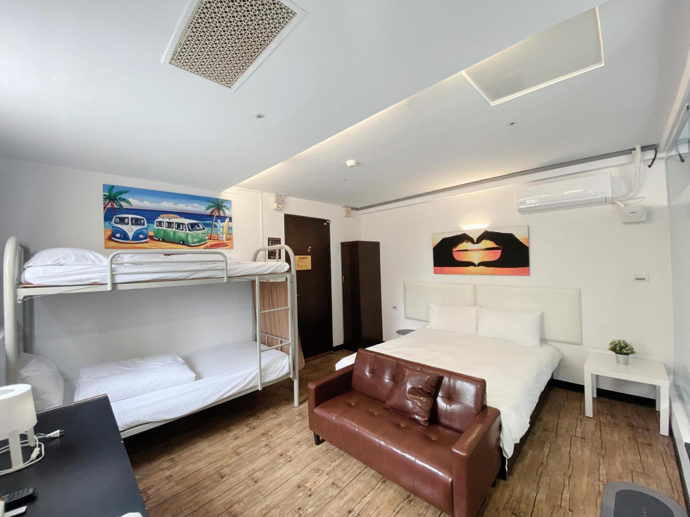 Quadruple Room with Shower - Photo 1