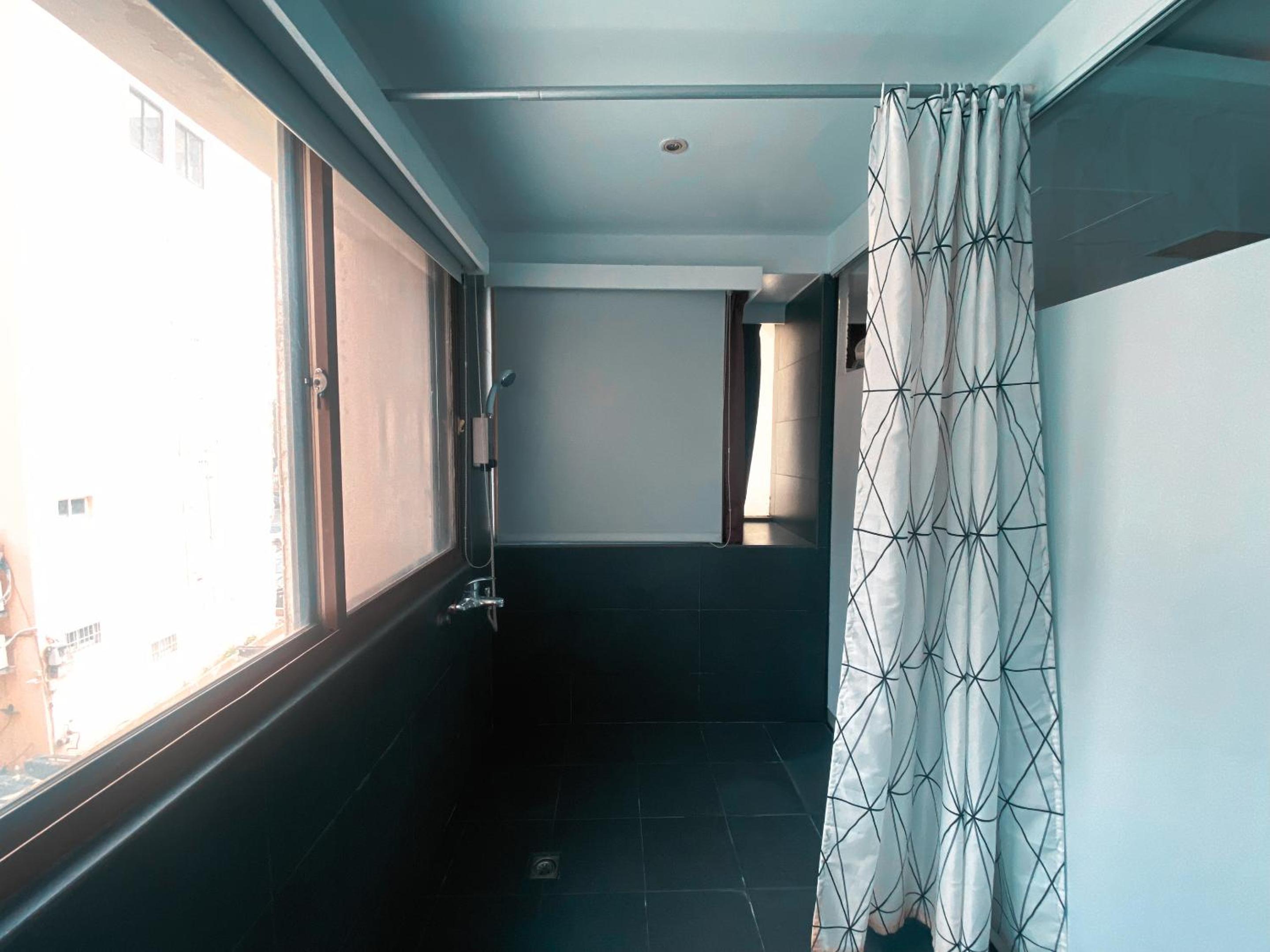 Quadruple Room with Shower - Photo 6