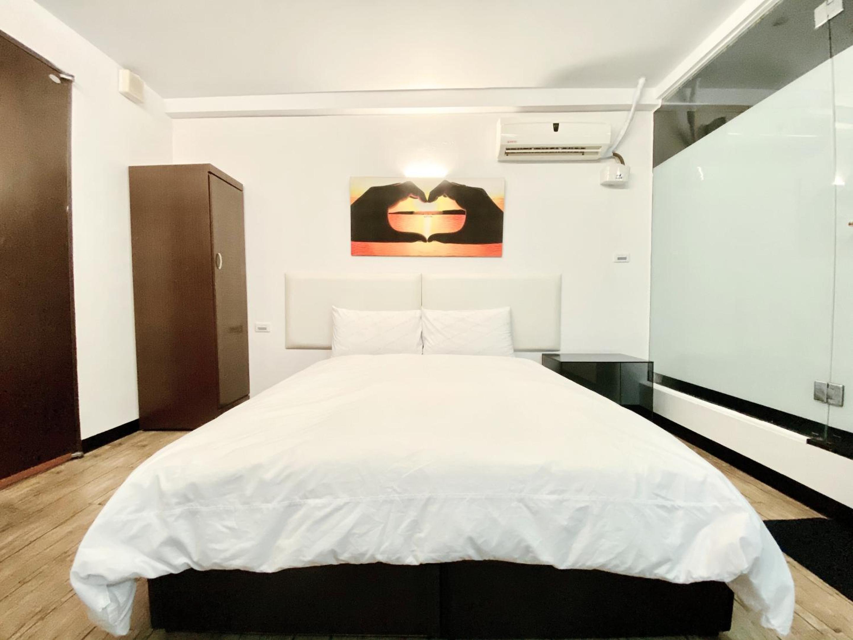 Quadruple Room with Shower - Photo 4