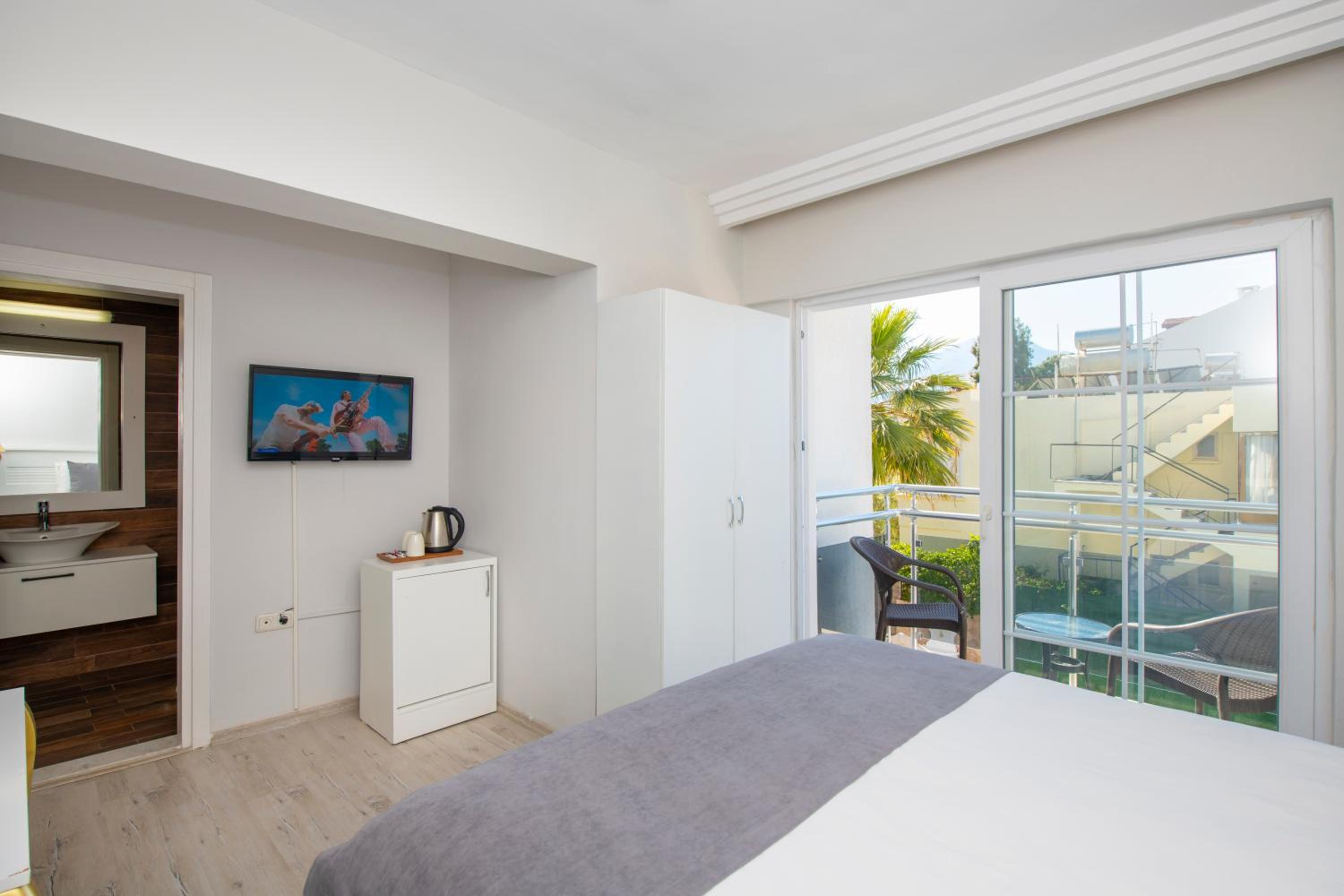 Standard Double Room - Photo 6