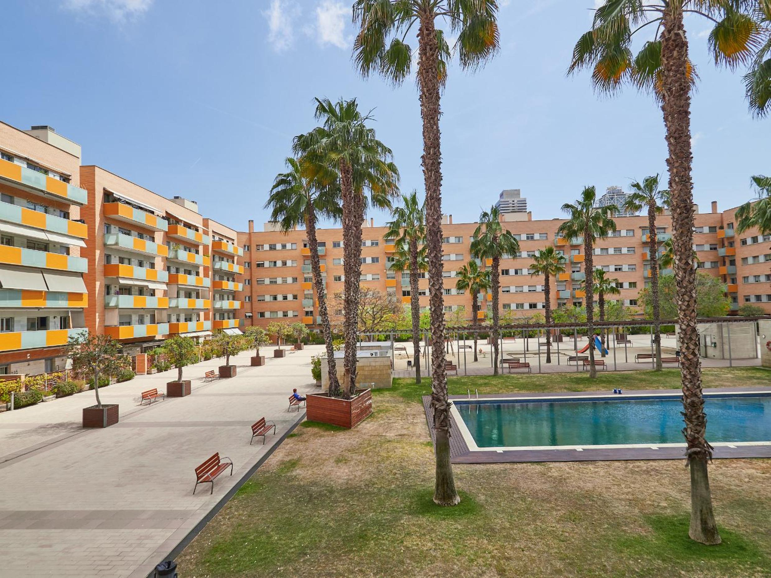 Three-Bedroom Apartment with swimming pool - Ramón Turró, 52 photo 2
