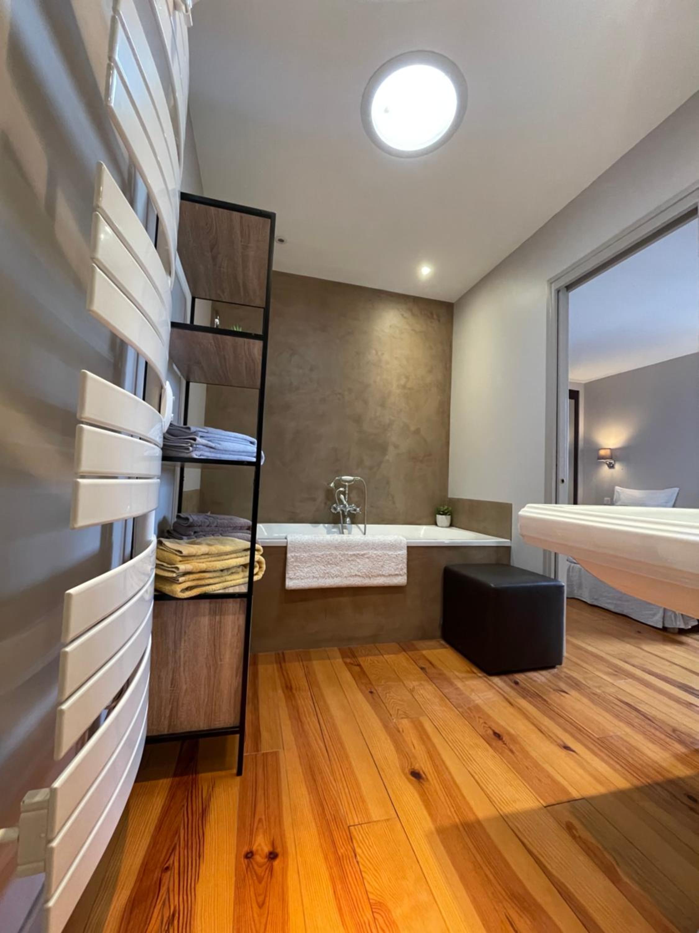 Family Room with Private Bathroom - Photo 5