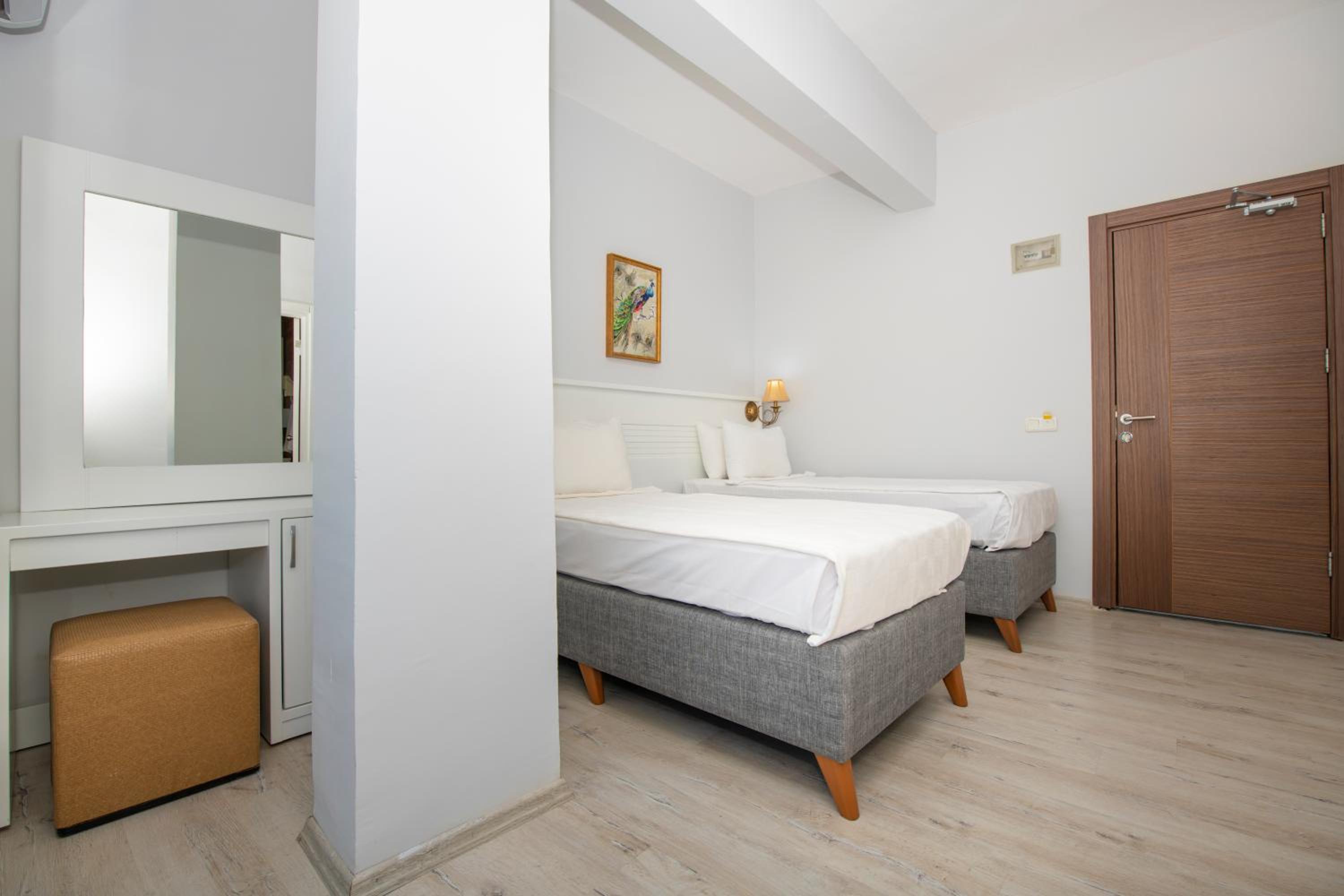 Standard Twin Room - Photo 1