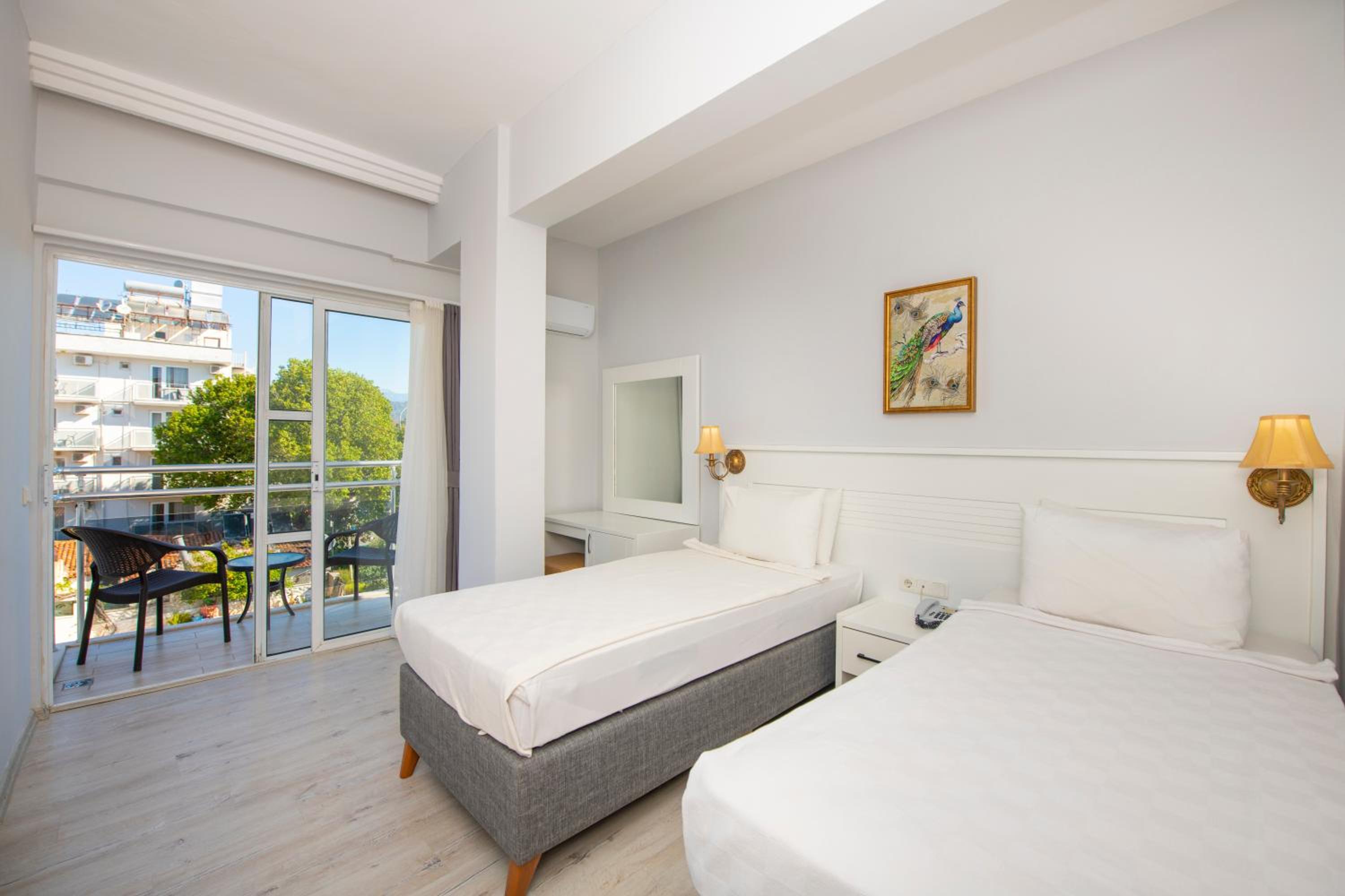 Standard Twin Room - Photo 5