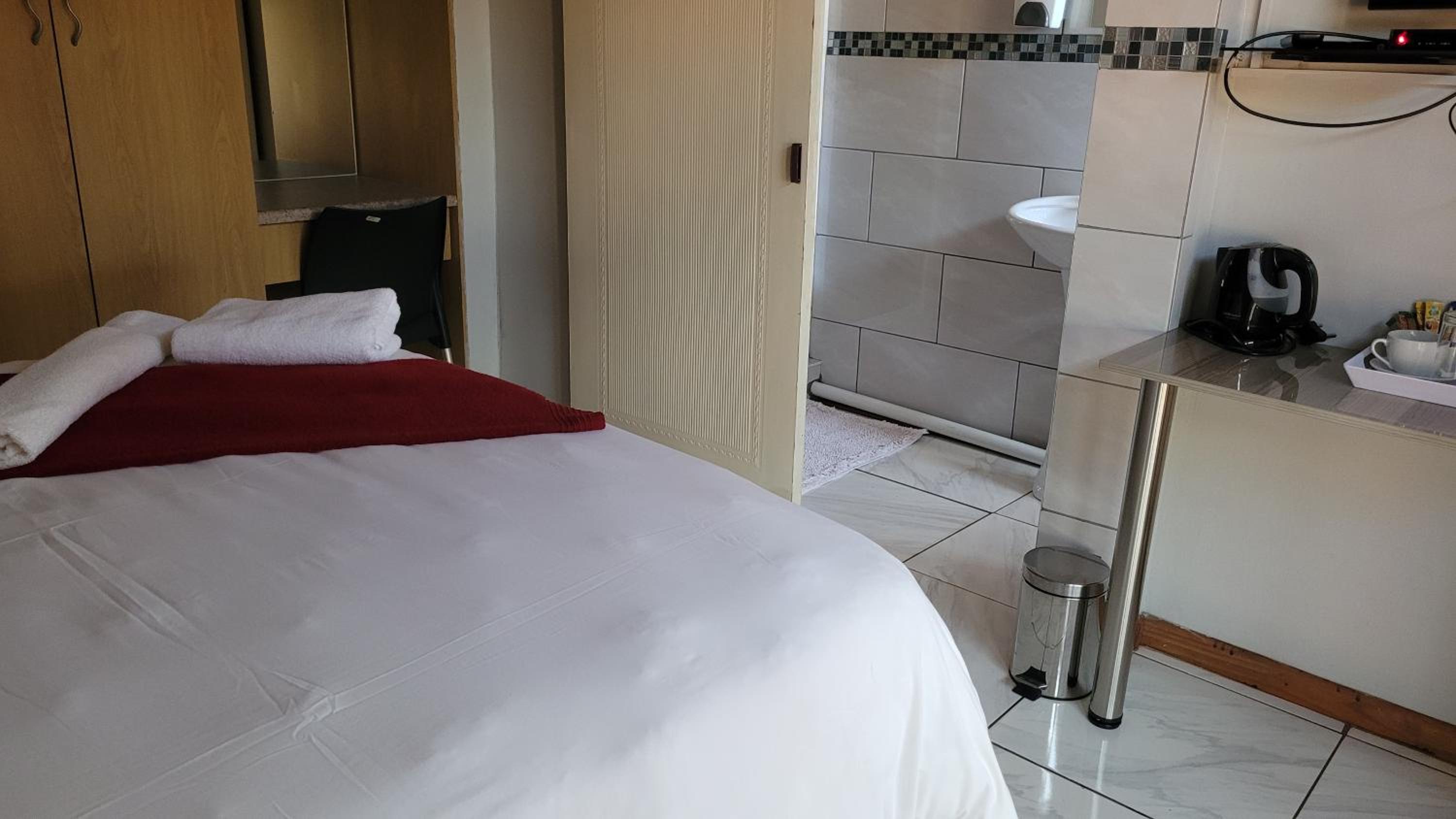 Budget Single Room photo 3