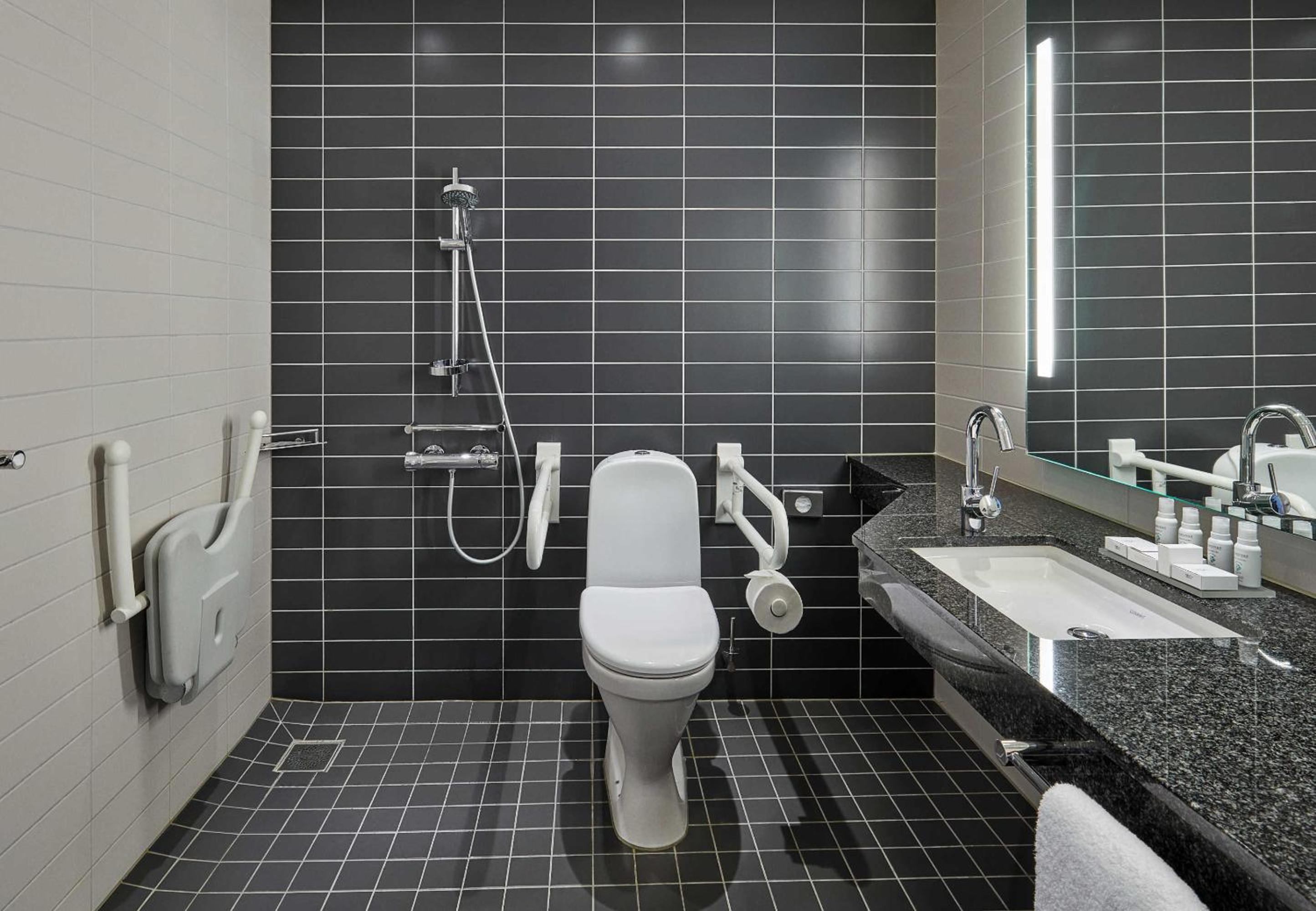 Standard King Room - Accessible - Photo 2